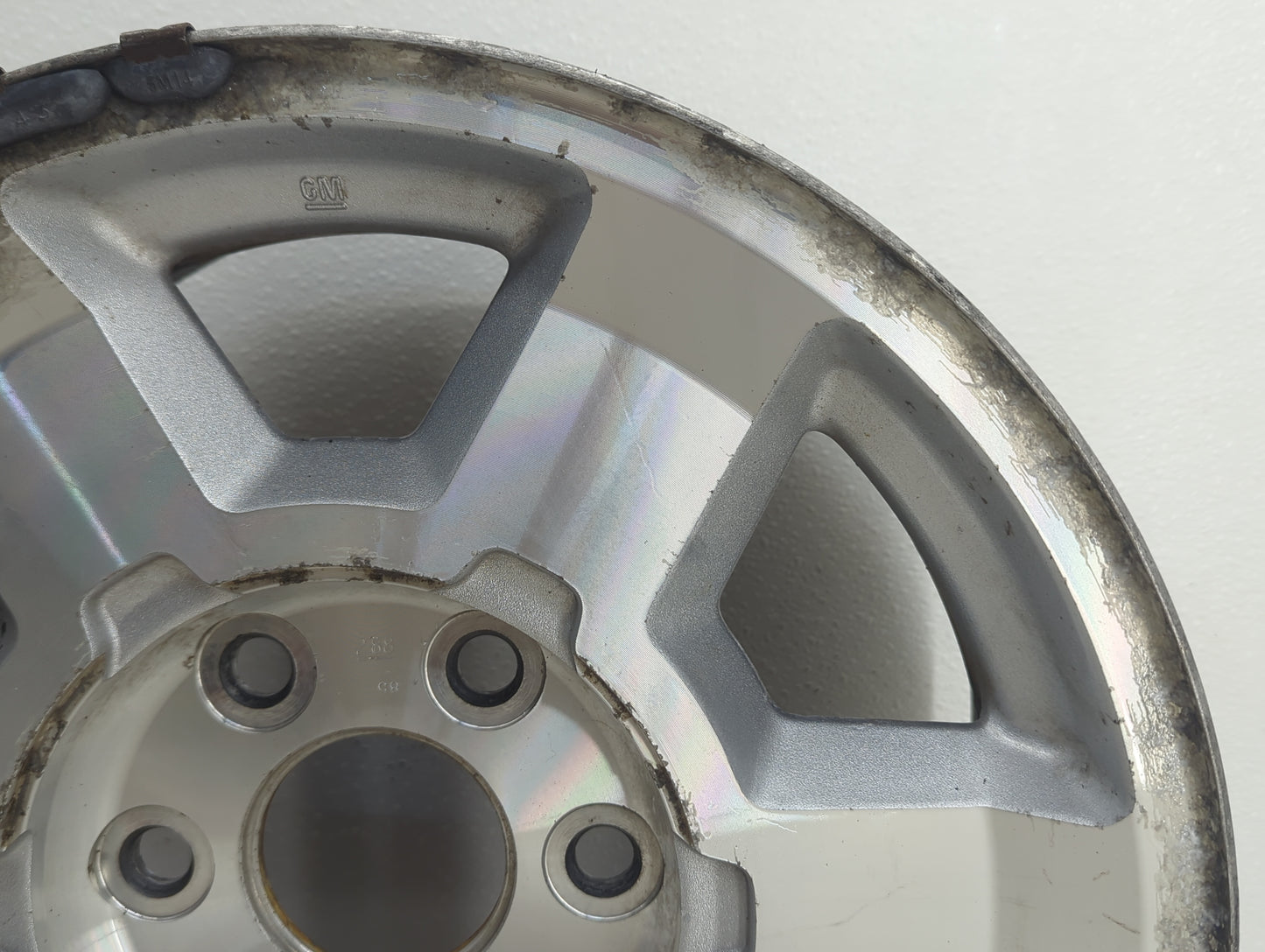 2004-2006 Gmc Yukon Oem Wheel Rim - Oemusedautoparts1.com