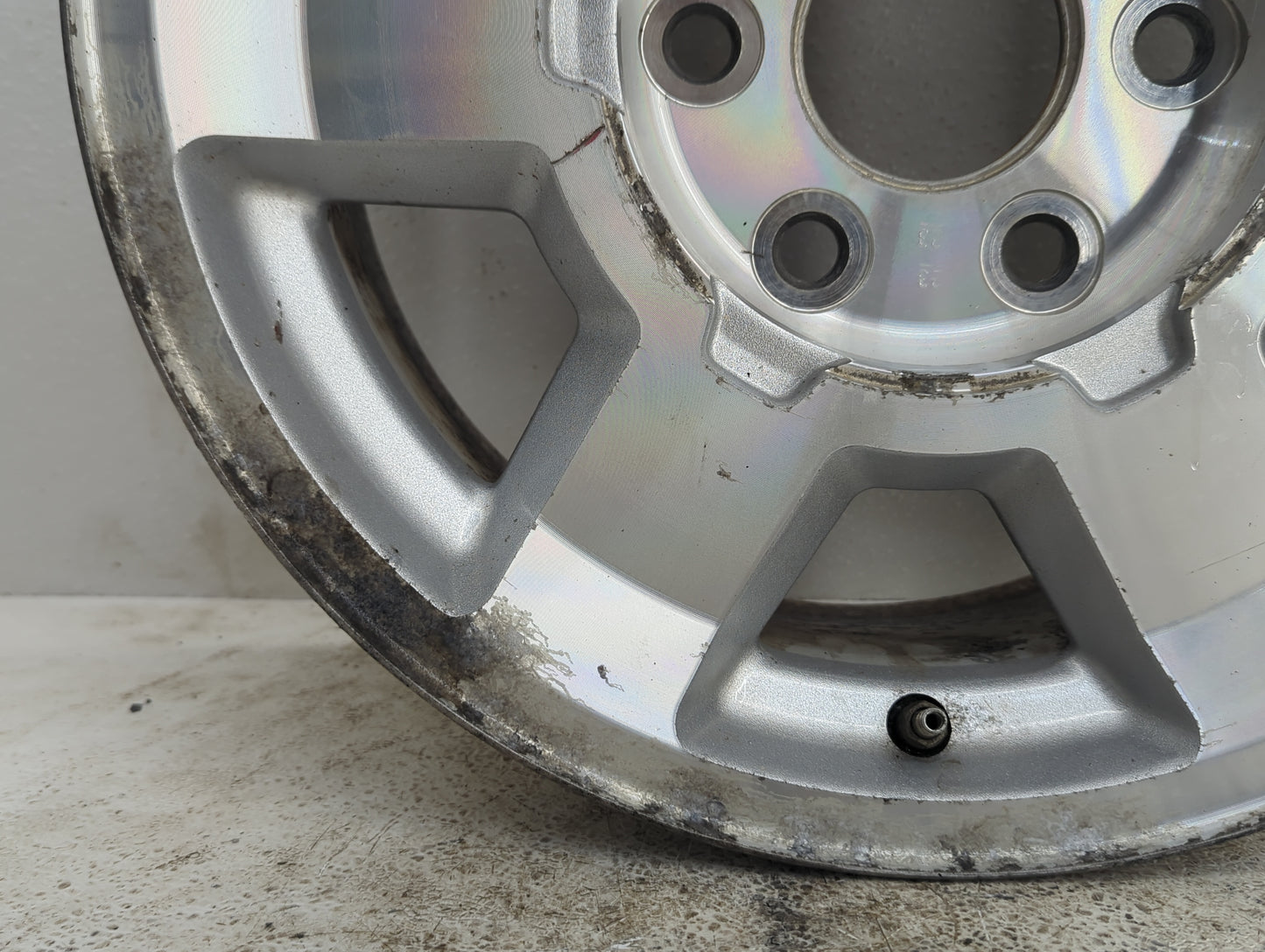 2004-2006 Gmc Yukon Oem Wheel Rim - Oemusedautoparts1.com