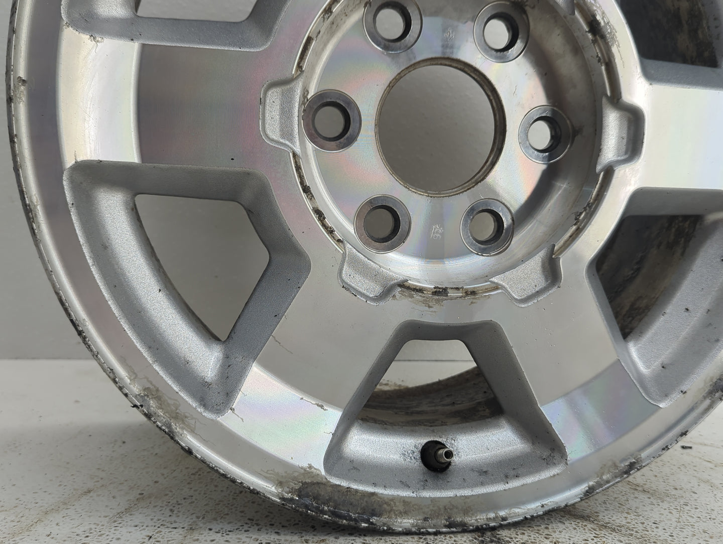 2004-2006 Gmc Yukon Oem Wheel Rim - Oemusedautoparts1.com