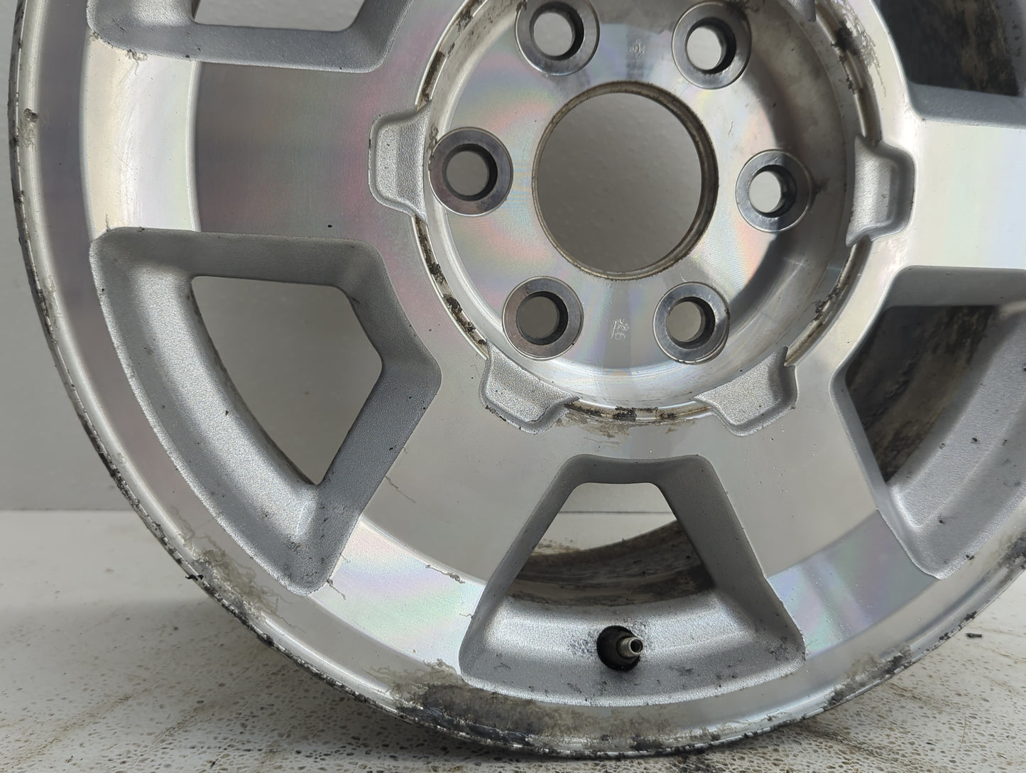 2004-2006 Gmc Yukon Oem Wheel Rim - Oemusedautoparts1.com