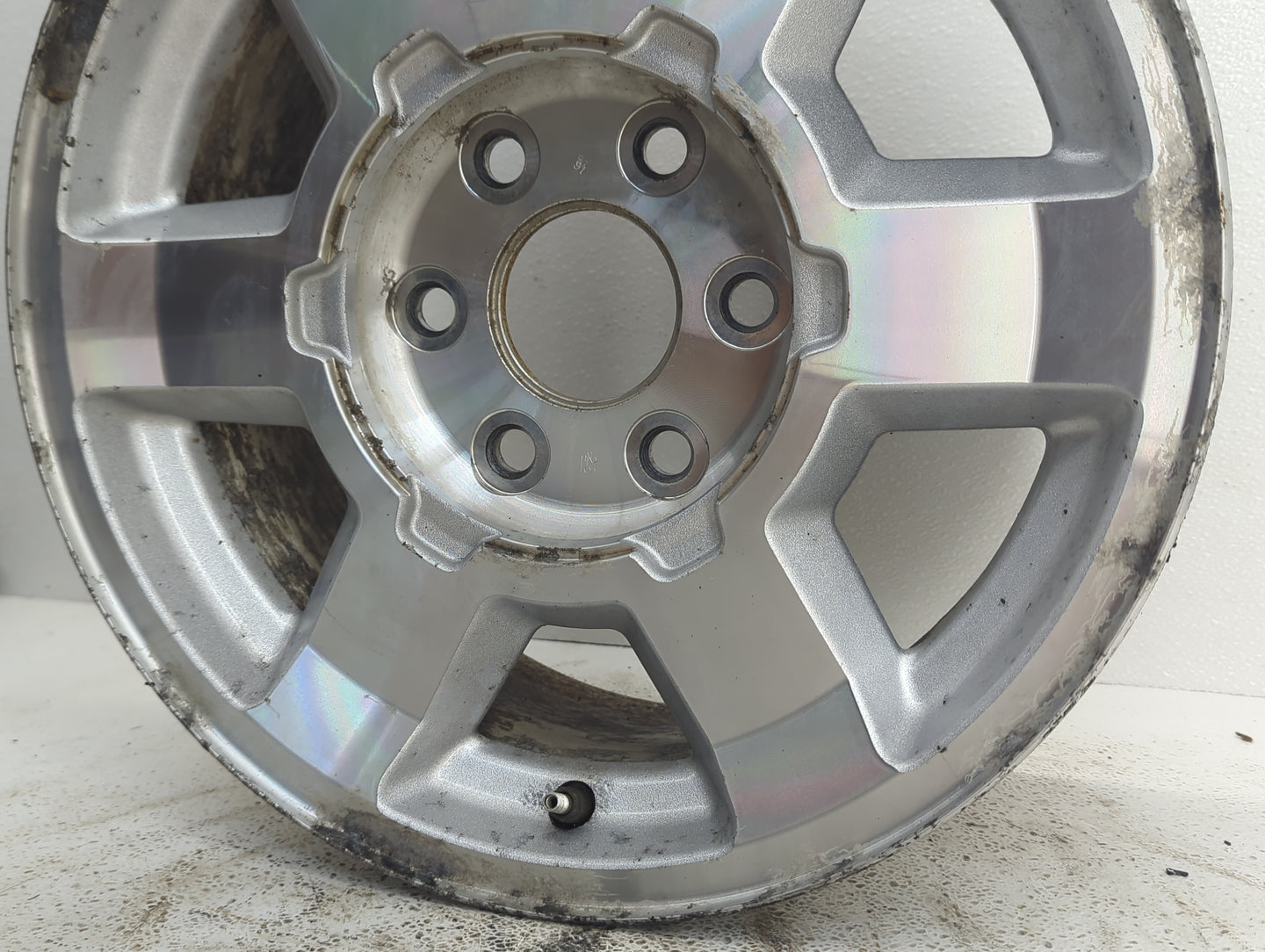 2004-2006 Gmc Yukon Oem Wheel Rim - Oemusedautoparts1.com