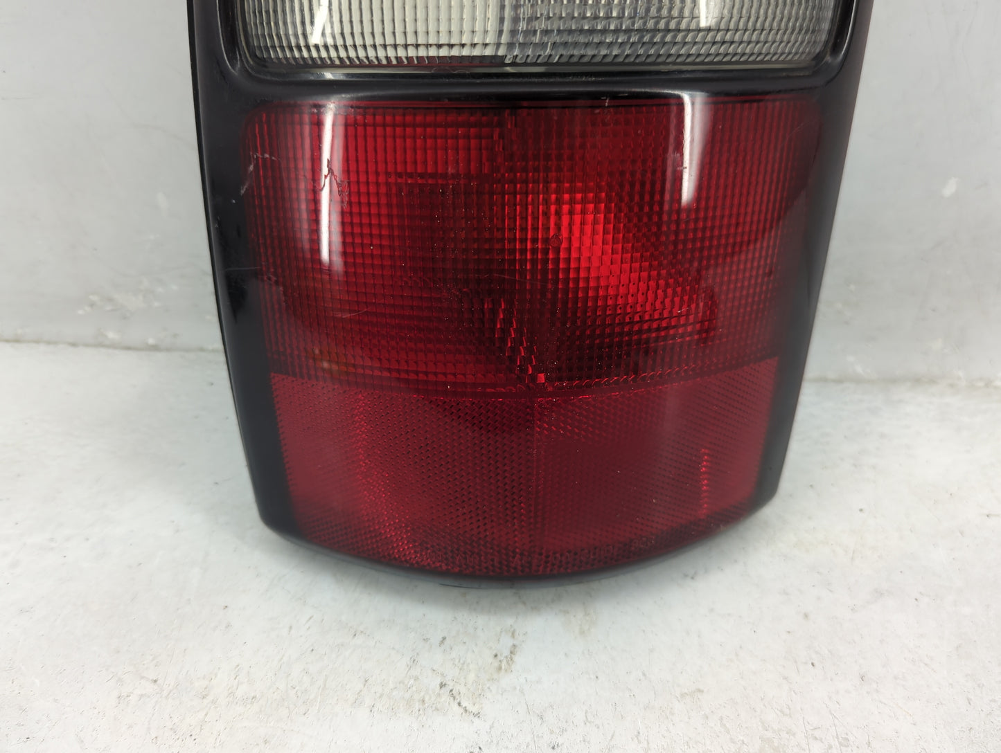 2004-2006 Gmc Yukon Tail Light Assembly Driver Left OEM Fits Fits 2004 2005 2006 OEM Used Auto Parts - Oemusedautoparts1.com