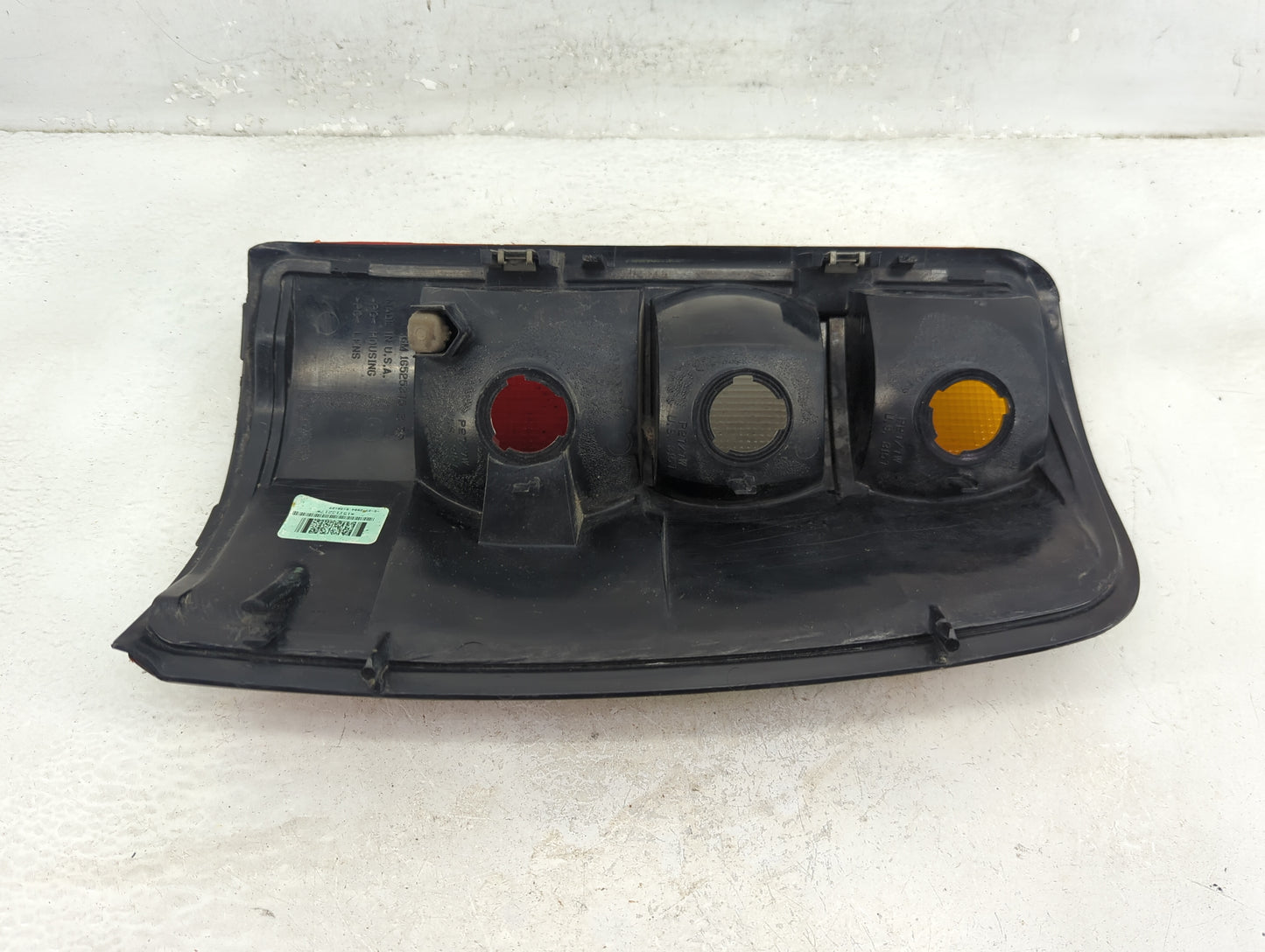 2004-2006 Gmc Yukon Tail Light Assembly Driver Left OEM Fits Fits 2004 2005 2006 OEM Used Auto Parts - Oemusedautoparts1.com