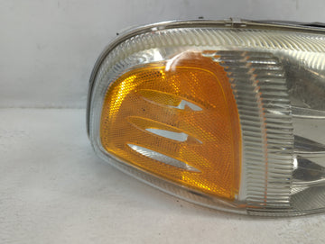 2001-2006 Gmc Yukon Passenger Right Oem Head Light Headlight Lamp - Oemusedautoparts1.com