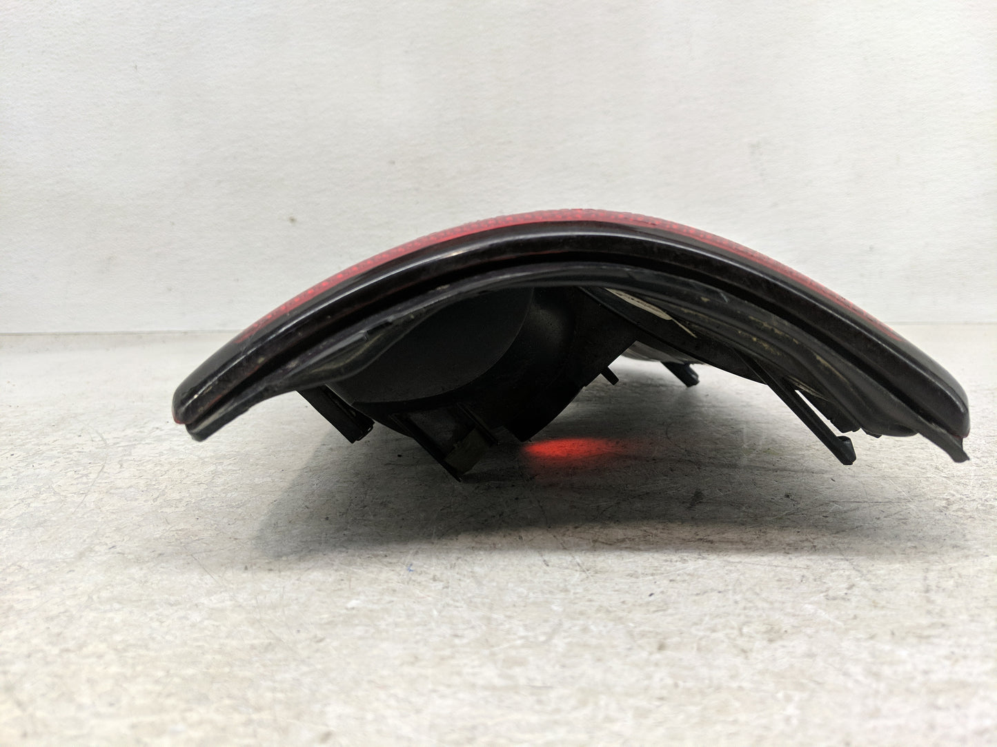 2004-2006 Gmc Yukon Xl Tail Light Assembly Passenger Right OEM P/N:15113218 Fits Fits 2004 2005 2006 OEM Used Auto Parts - O