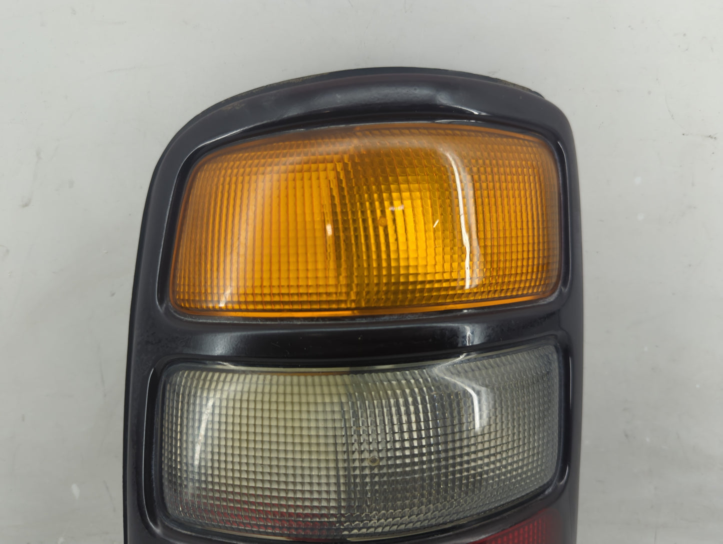 2004-2006 Gmc Yukon Xl 1500 Tail Light Assembly Driver Left OEM P/N:16525375 Fits Fits 2004 2005 2006 OEM Used Auto Parts - 