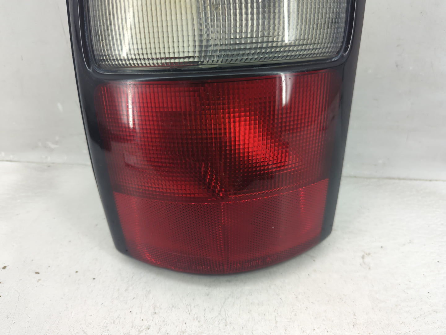2004-2006 Gmc Yukon Xl 1500 Tail Light Assembly Driver Left OEM P/N:16525375 Fits Fits 2004 2005 2006 OEM Used Auto Parts - 