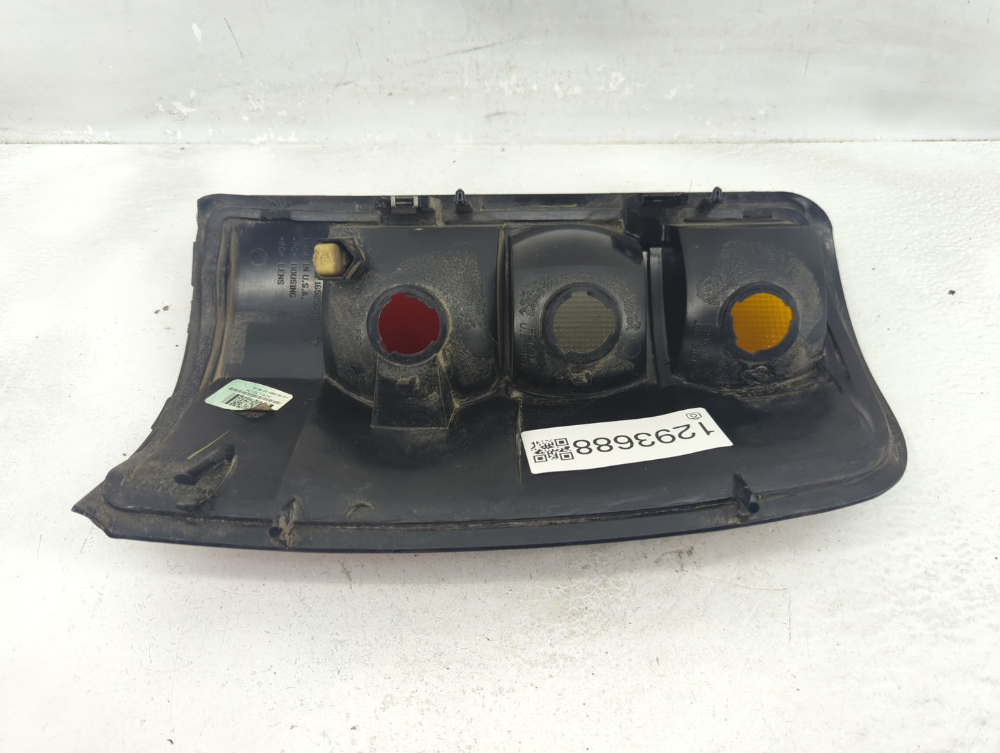 2004-2006 Gmc Yukon Xl 1500 Tail Light Assembly Driver Left OEM P/N:16525375 Fits Fits 2004 2005 2006 OEM Used Auto Parts - 