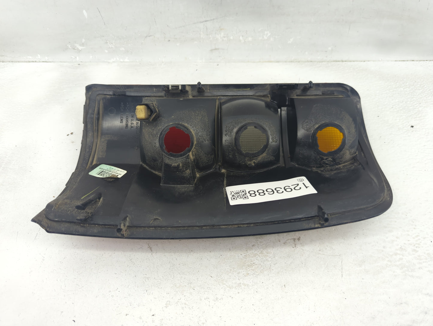2004-2006 Gmc Yukon Xl 1500 Tail Light Assembly Driver Left OEM P/N:16525375 Fits Fits 2004 2005 2006 OEM Used Auto Parts - 