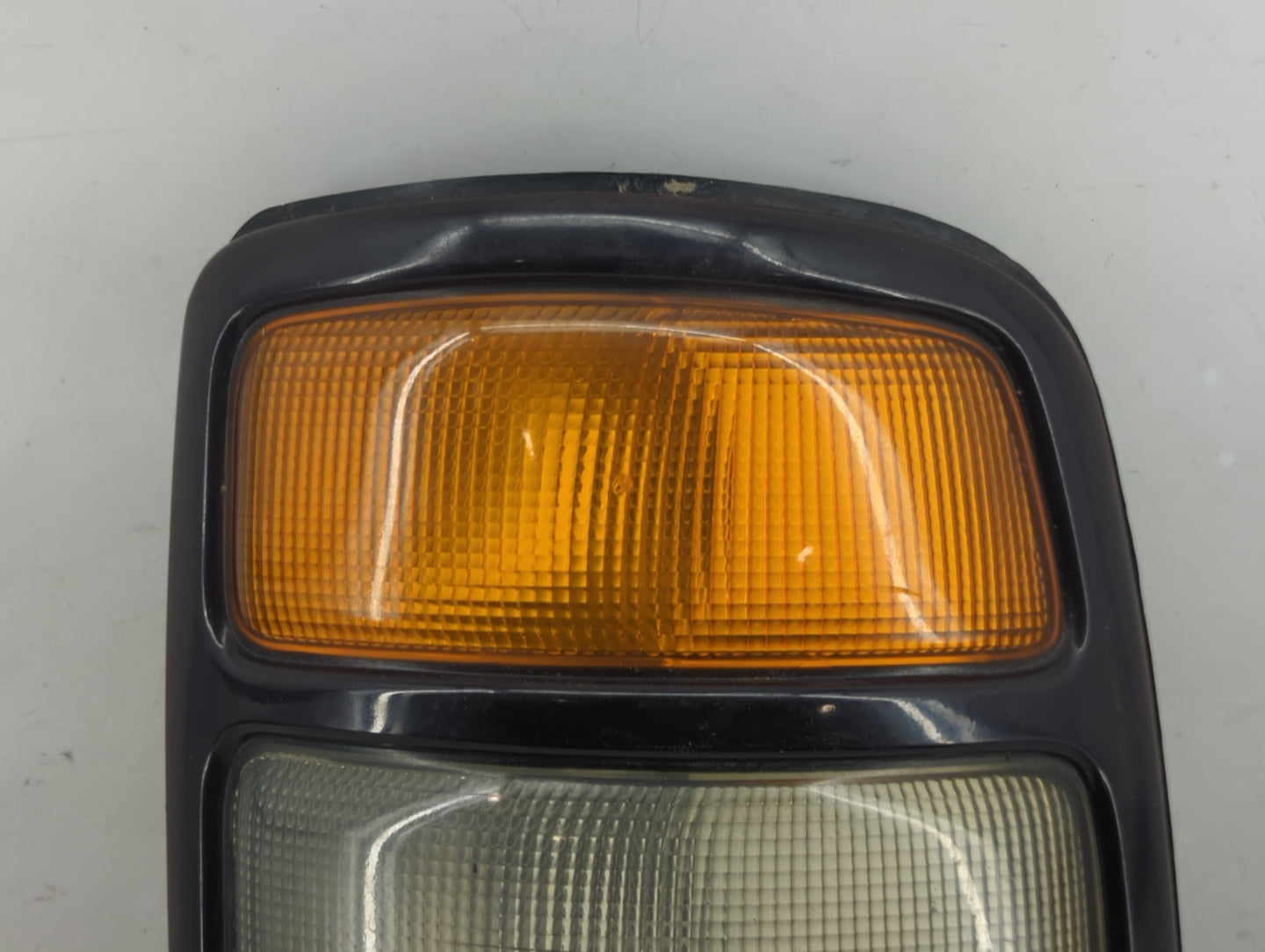 2004-2006 Gmc Yukon Xl 1500 Tail Light Assembly Passenger Right OEM P/N:15113218 Fits Fits 2004 2005 2006 OEM Used Auto Part