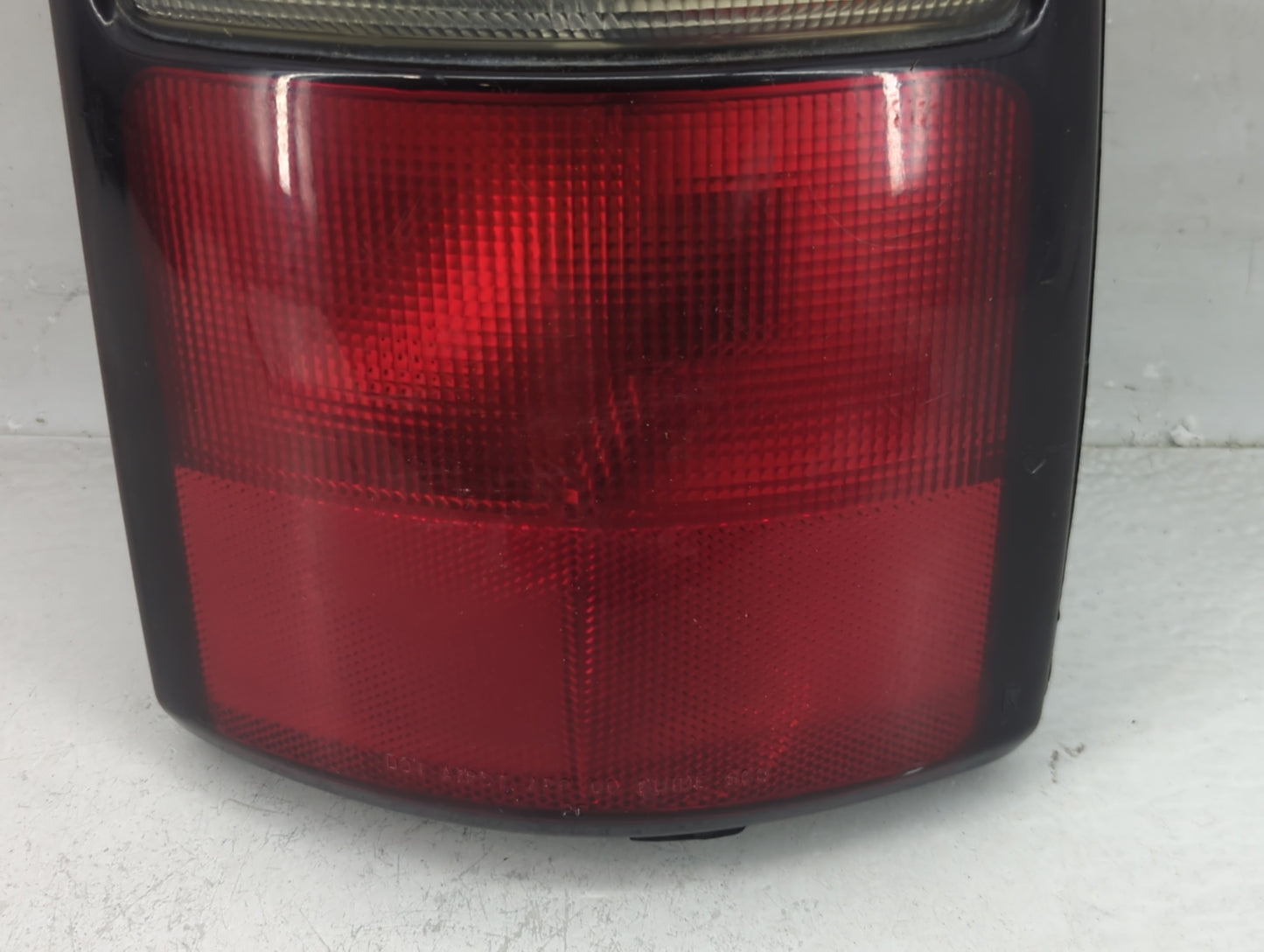 2004-2006 Gmc Yukon Xl 1500 Tail Light Assembly Passenger Right OEM P/N:15113218 Fits Fits 2004 2005 2006 OEM Used Auto Part