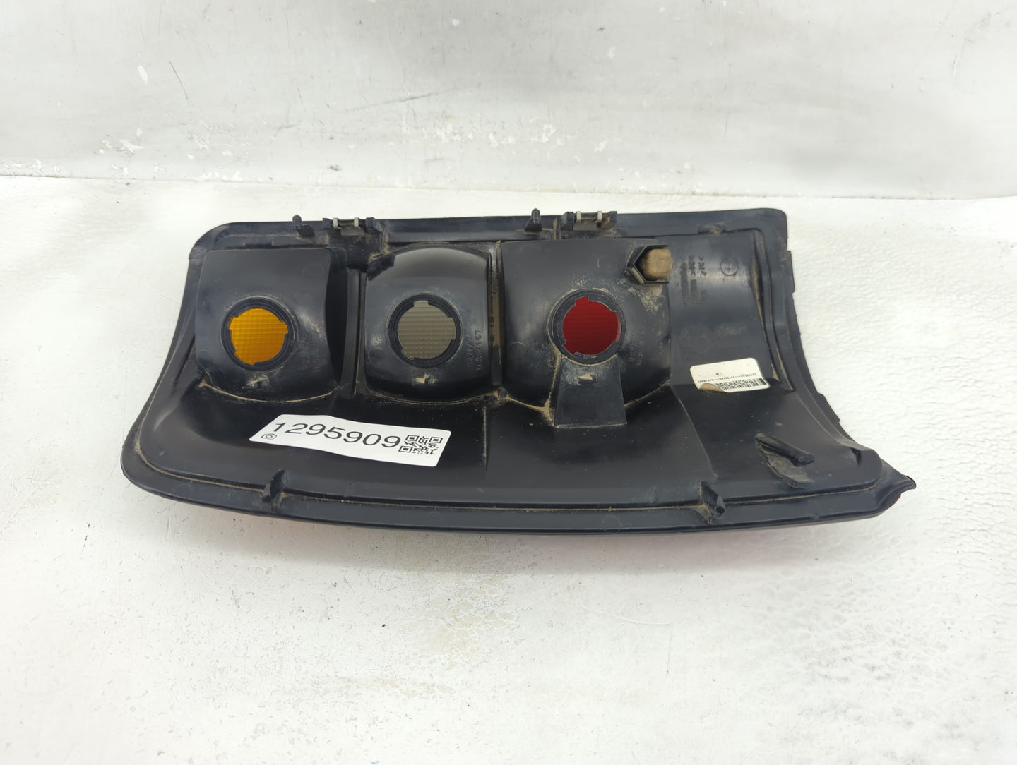 2004-2006 Gmc Yukon Xl 1500 Tail Light Assembly Passenger Right OEM P/N:15113218 Fits Fits 2004 2005 2006 OEM Used Auto Part