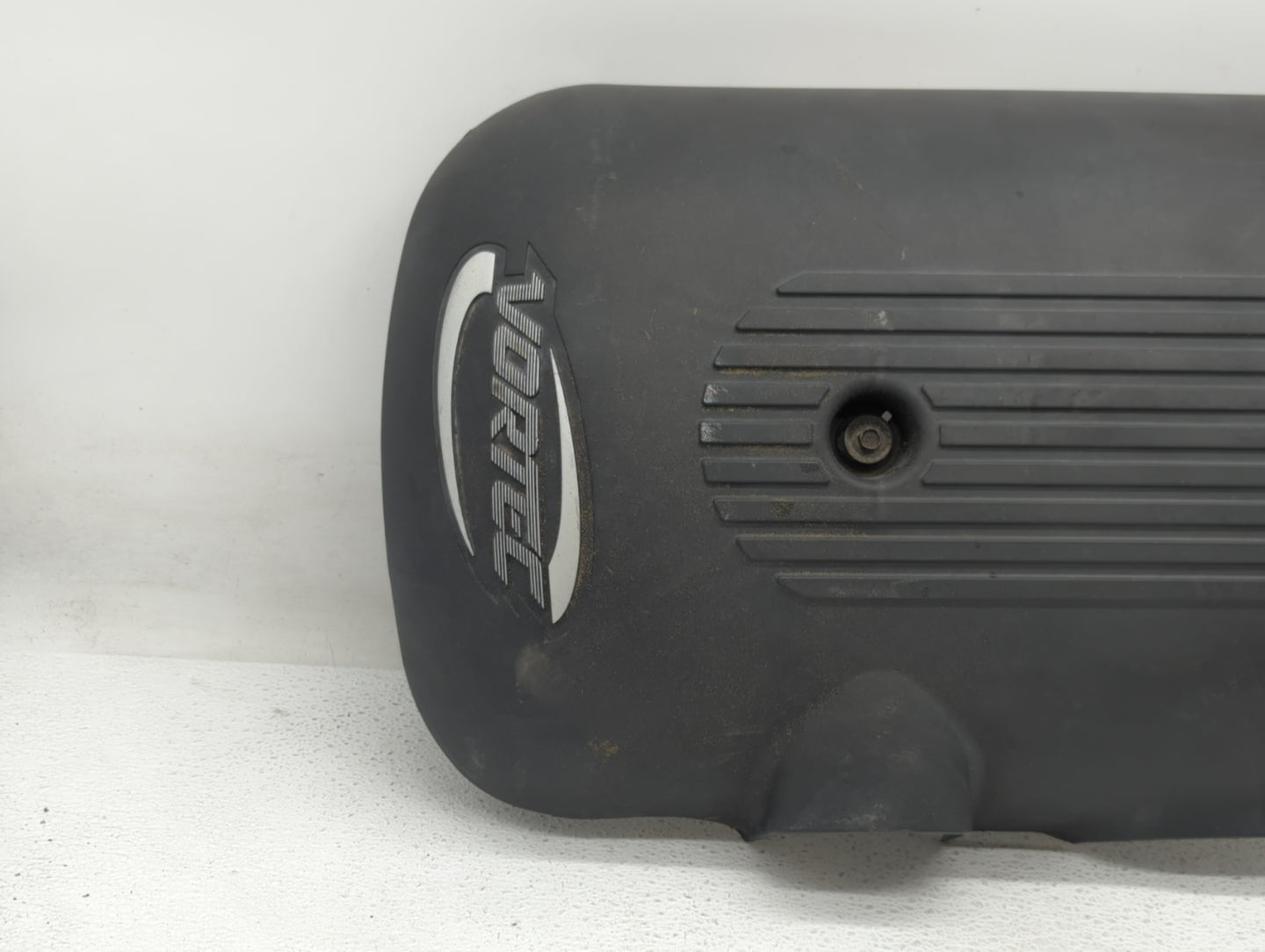 2004 Gmc Yukon Xl 1500 Engine Cover - Oemusedautoparts1.com