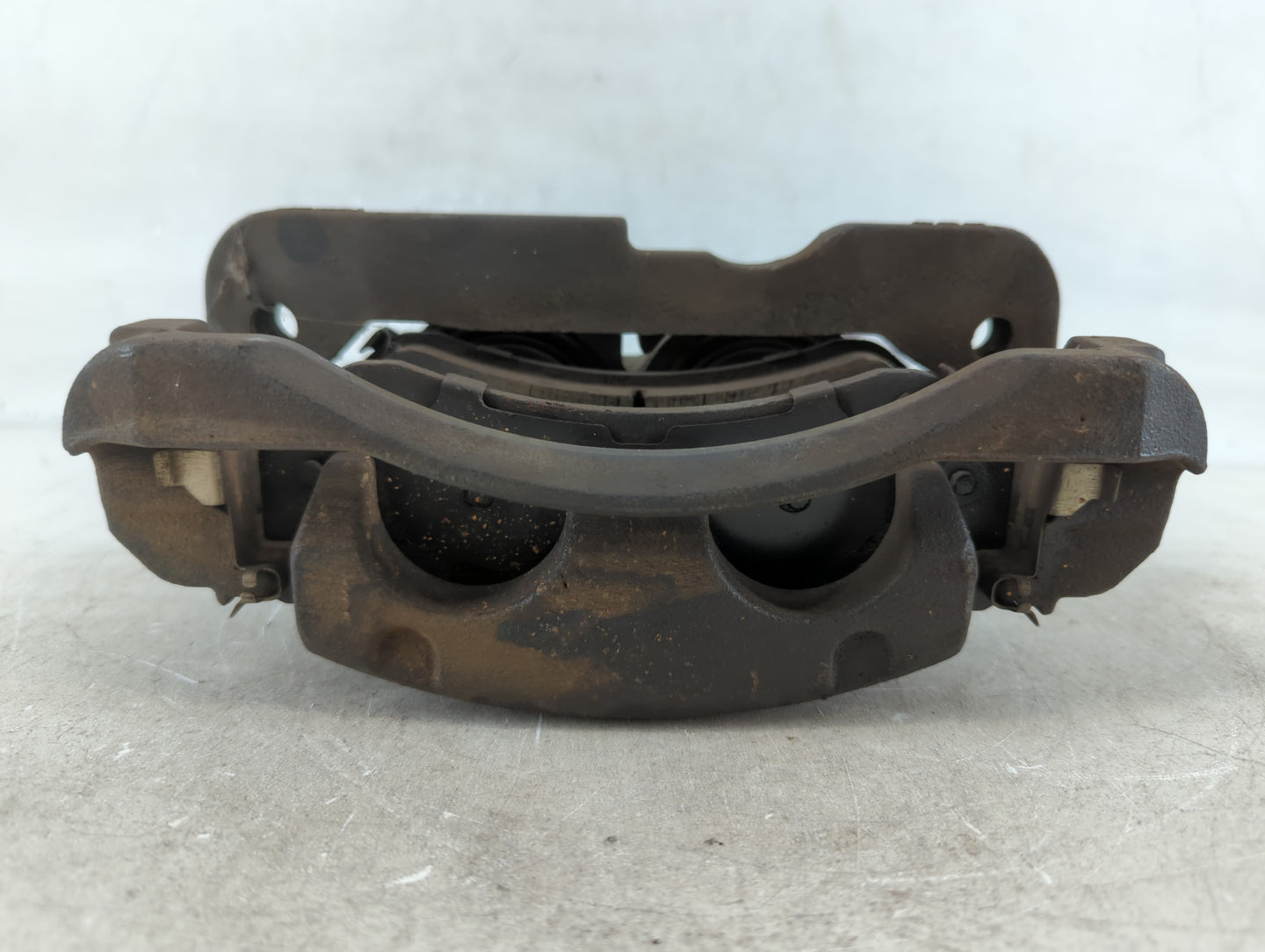 2000-2006 Gmc Yukon Xl 1500 Front Driver Left Brake Caliper - Oemusedautoparts1.com