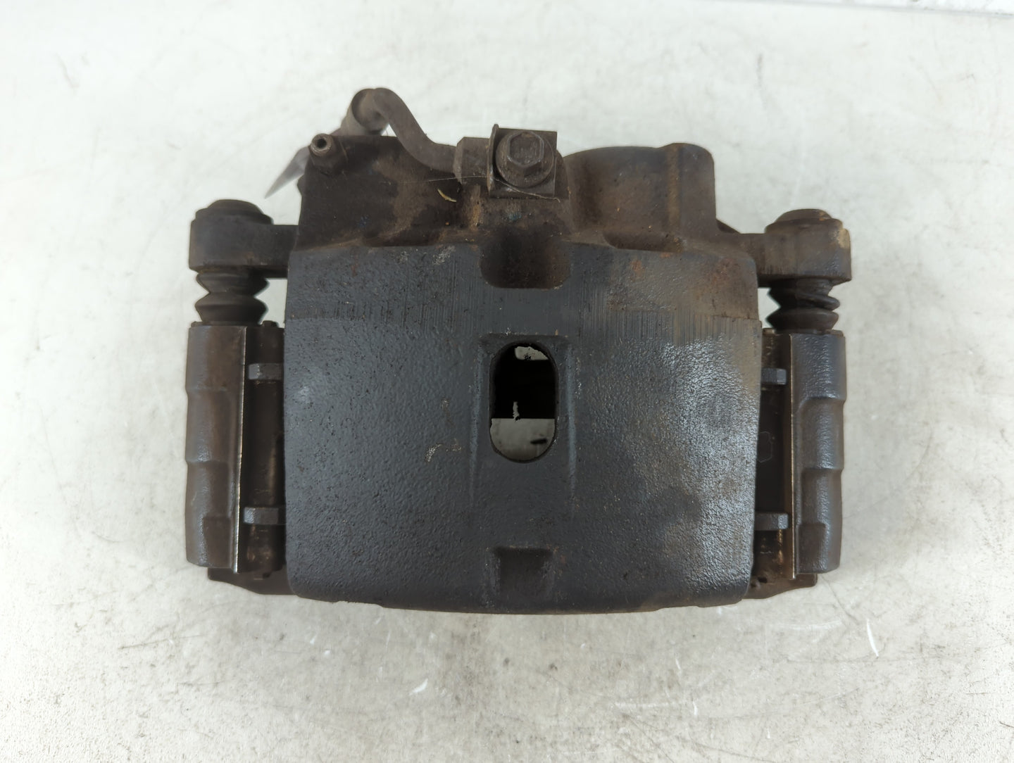 2000-2006 Gmc Yukon Xl 1500 Front Driver Left Brake Caliper - Oemusedautoparts1.com
