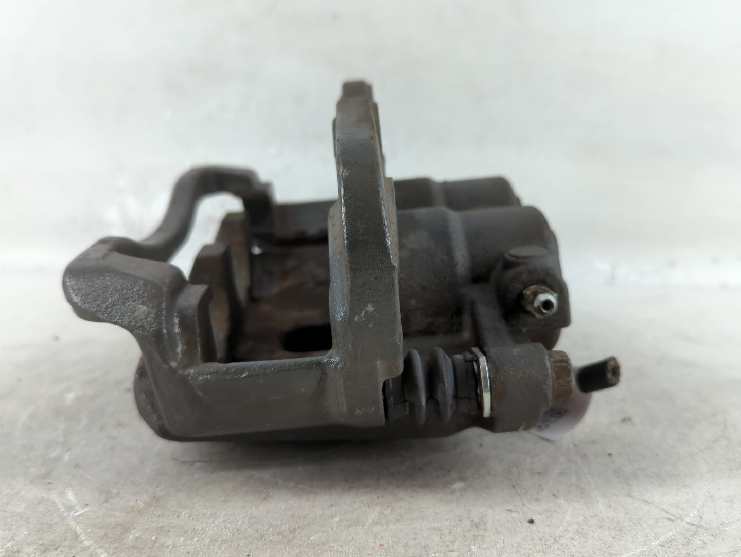 2000-2006 Gmc Yukon Xl 1500 Front Passenger Right Brake Caliper - Oemusedautoparts1.com