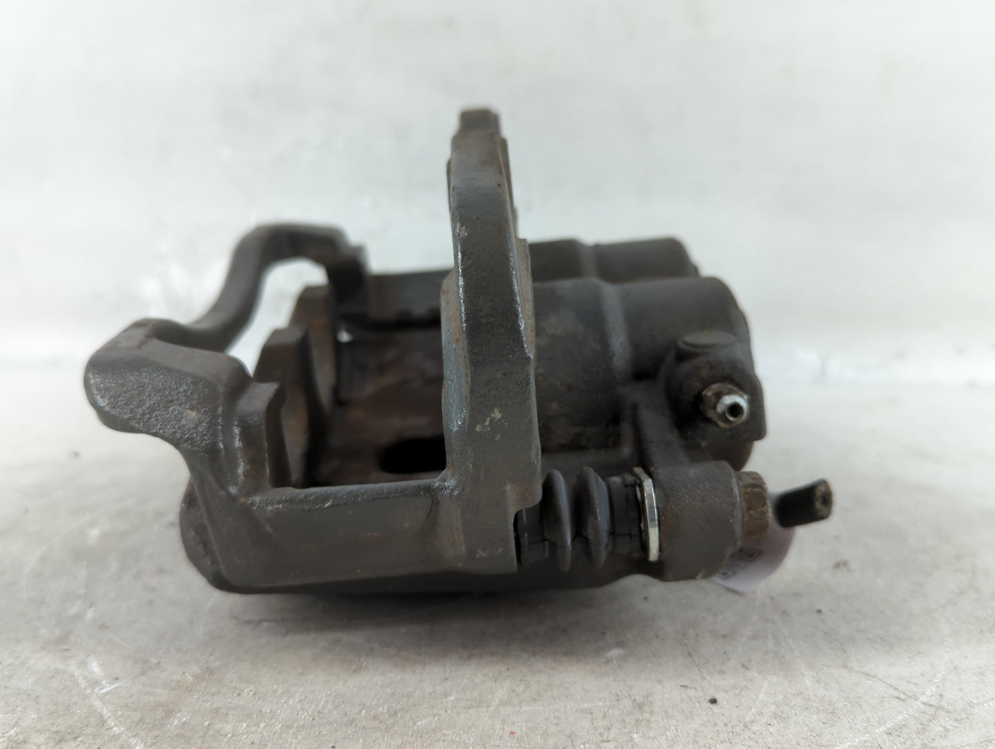2000-2006 Gmc Yukon Xl 1500 Front Passenger Right Brake Caliper - Oemusedautoparts1.com
