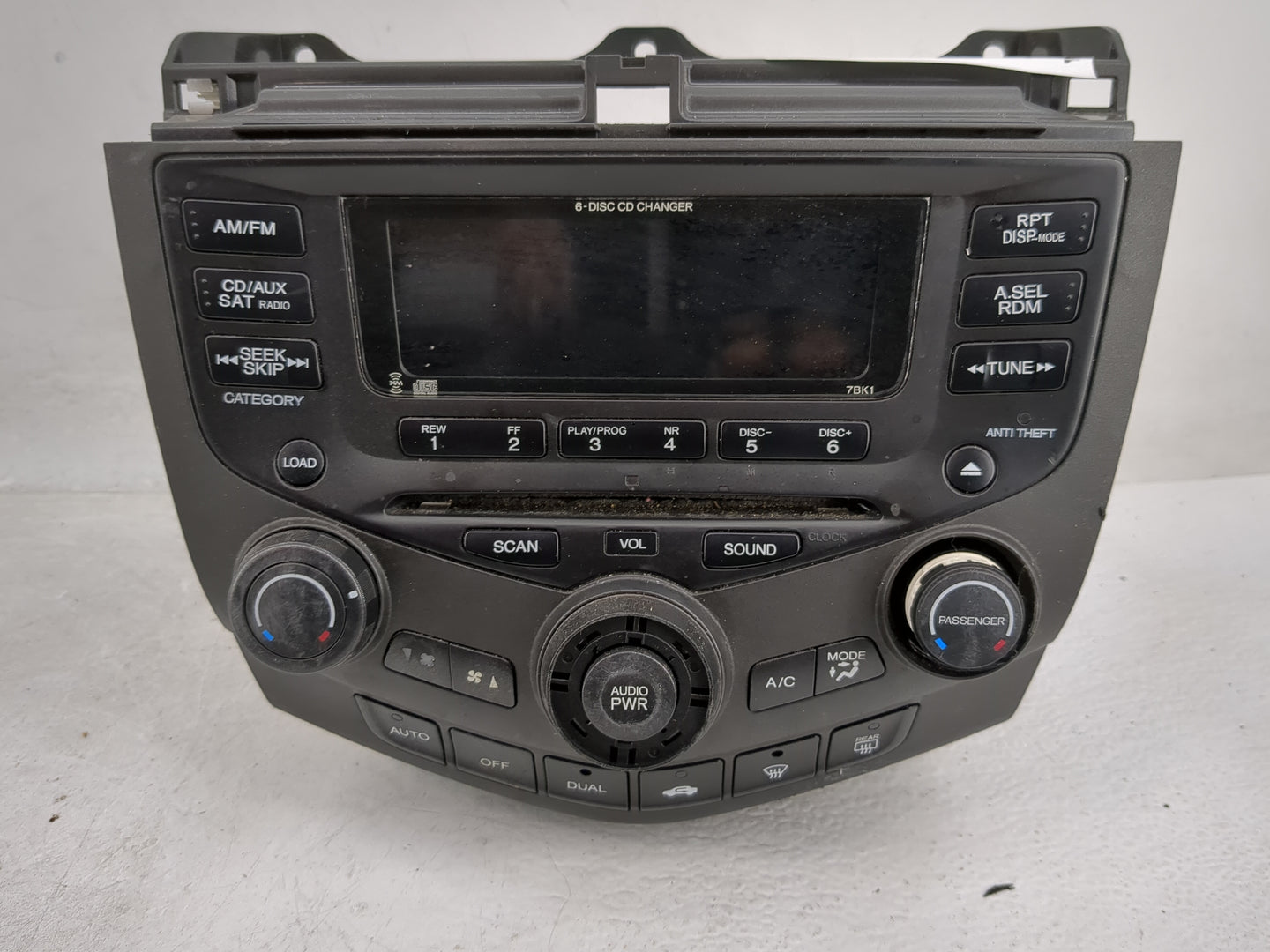 2004-2007 Honda Accord Radio AM FM Cd Player Receiver Replacement Fits Fits 2004 2005 2006 2007 OEM Used Auto Parts - Oemuse