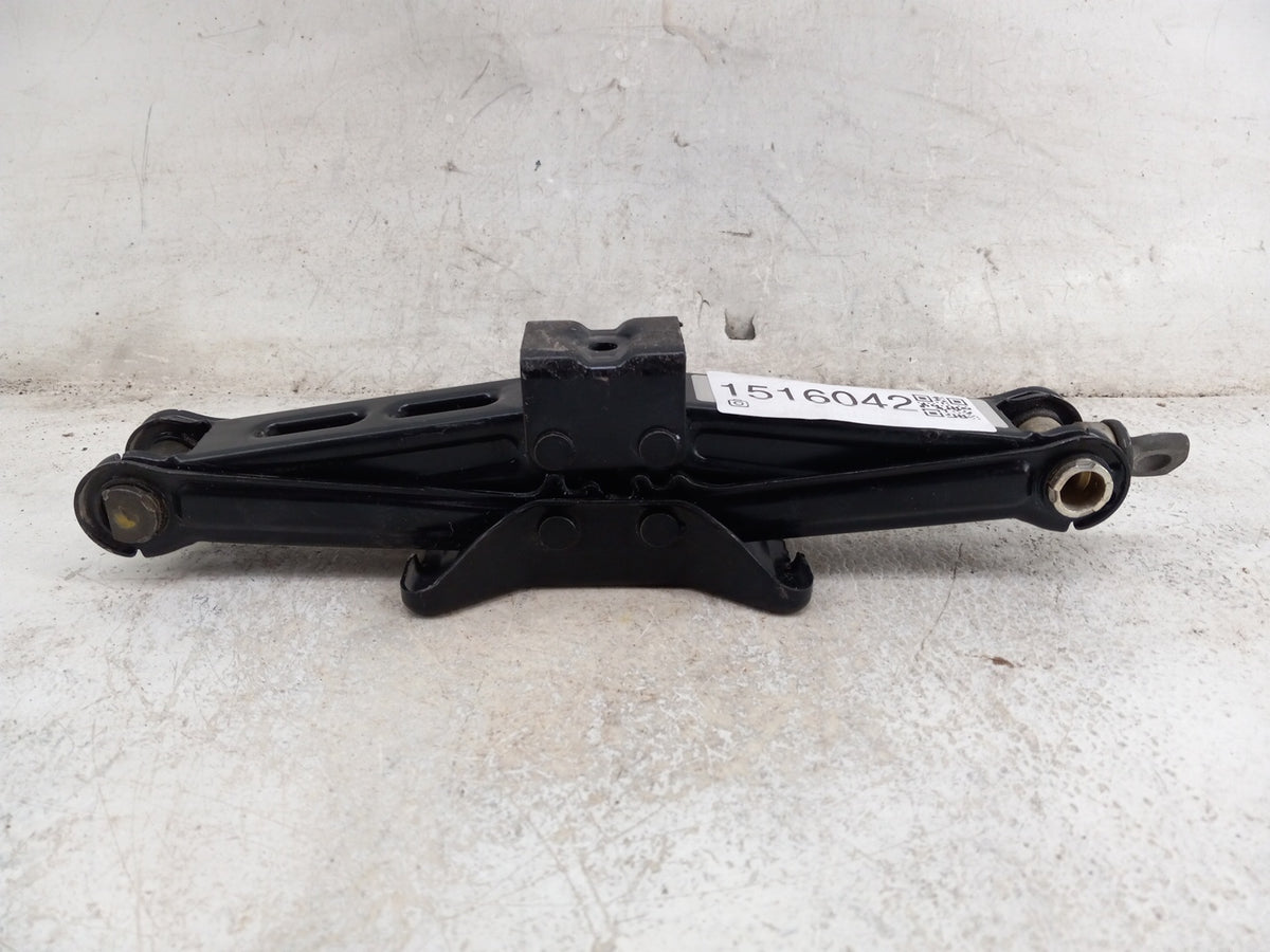 2004 Honda Accord Spare Scissor Car Jack 1516042 - Oemusedautoparts1.com