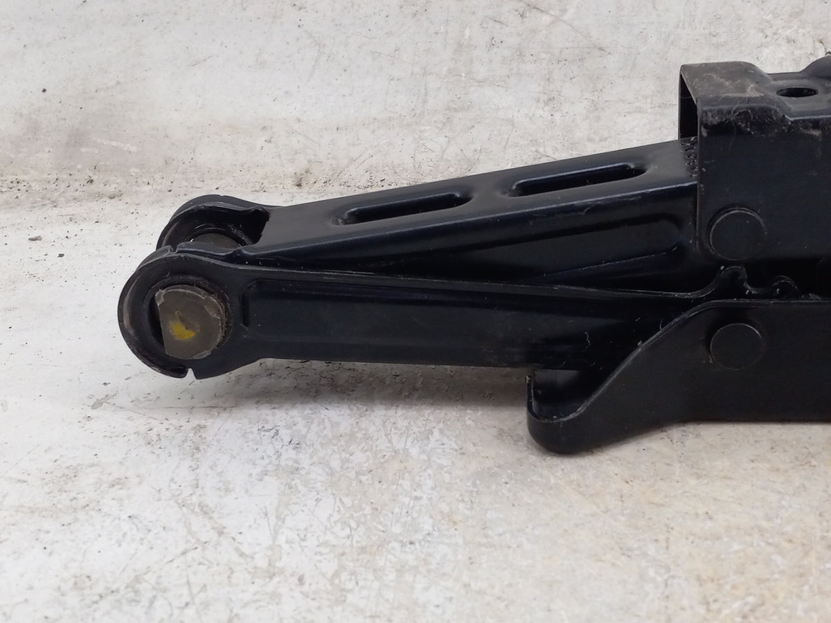 2004 Honda Accord Spare Scissor Car Jack 1516042 - Oemusedautoparts1.com
