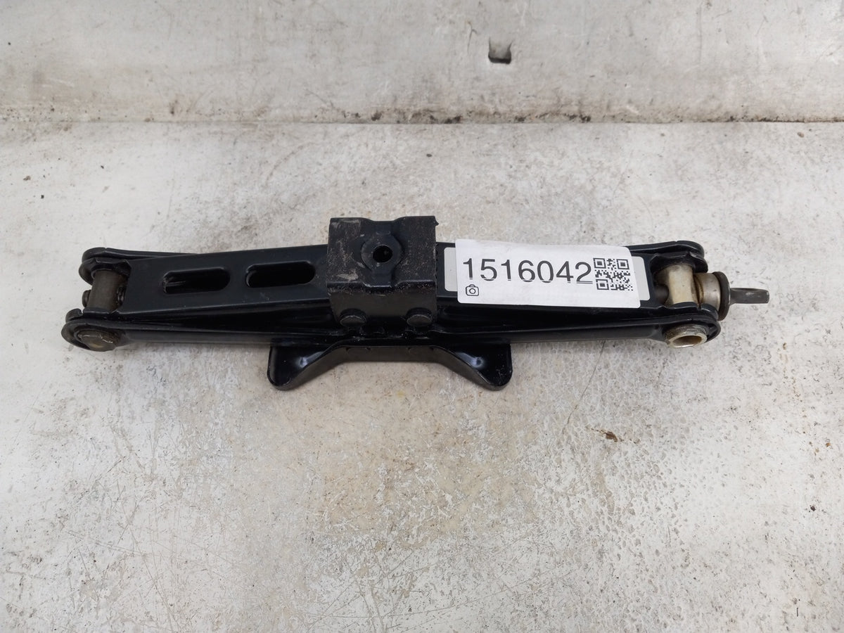 2004 Honda Accord Spare Scissor Car Jack 1516042 - Oemusedautoparts1.com