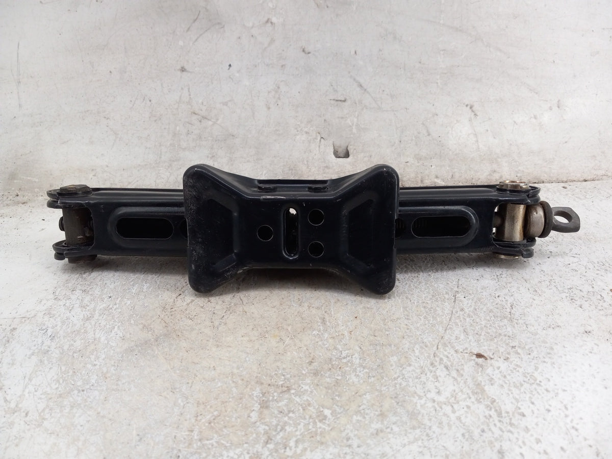 2004 Honda Accord Spare Scissor Car Jack 1516042 - Oemusedautoparts1.com