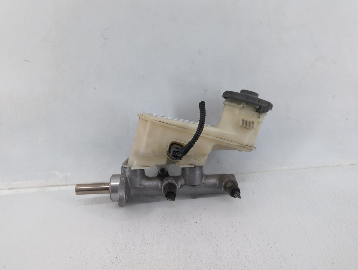 2003-2004 Honda Accord Brake Master Cylinder 585282 - Oemusedautoparts1.com