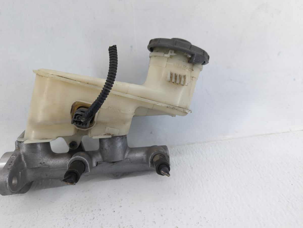 2003-2004 Honda Accord Brake Master Cylinder 585282 - Oemusedautoparts1.com