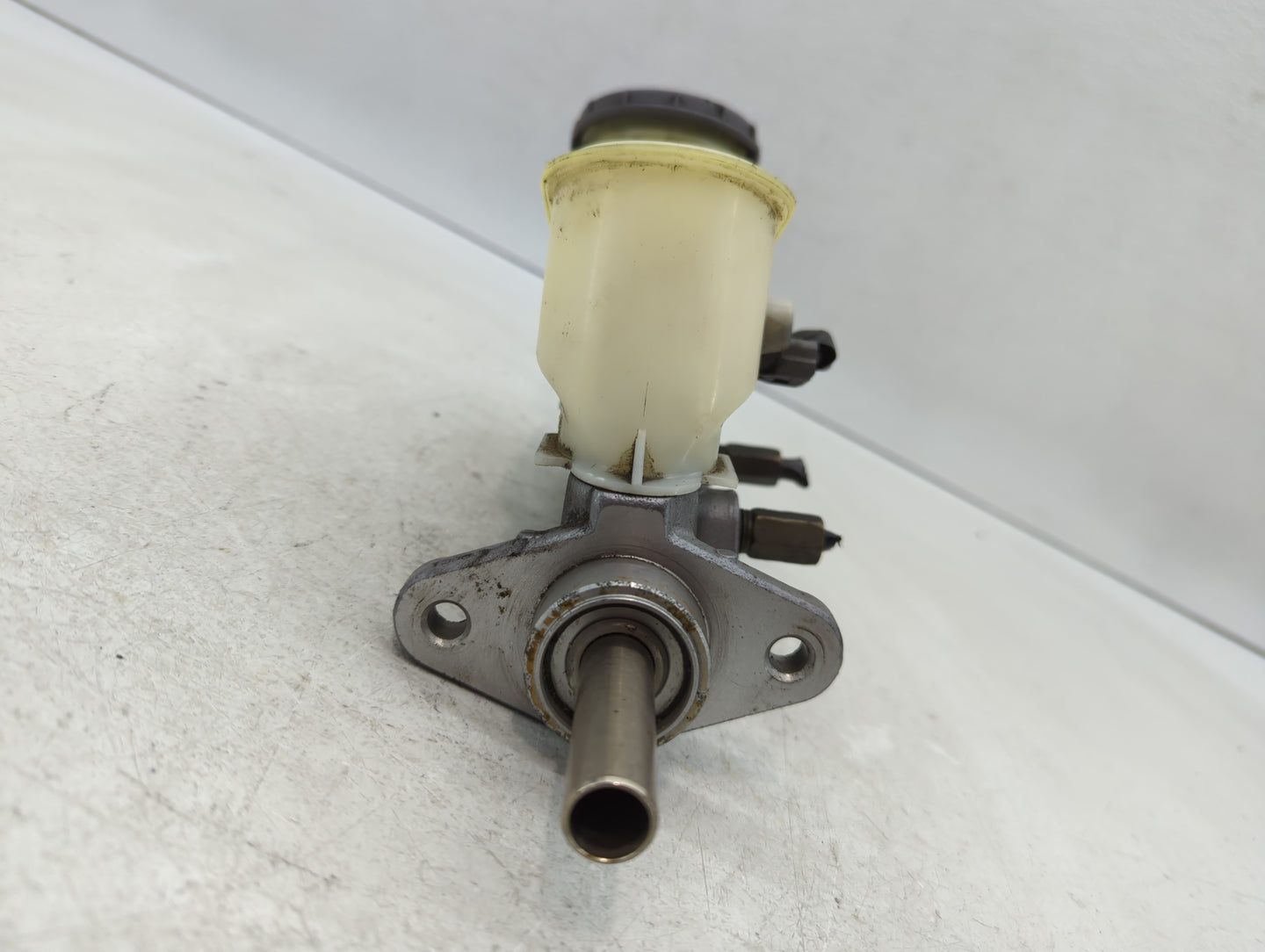 2003-2004 Honda Accord Brake Master Cylinder - Oemusedautoparts1.com