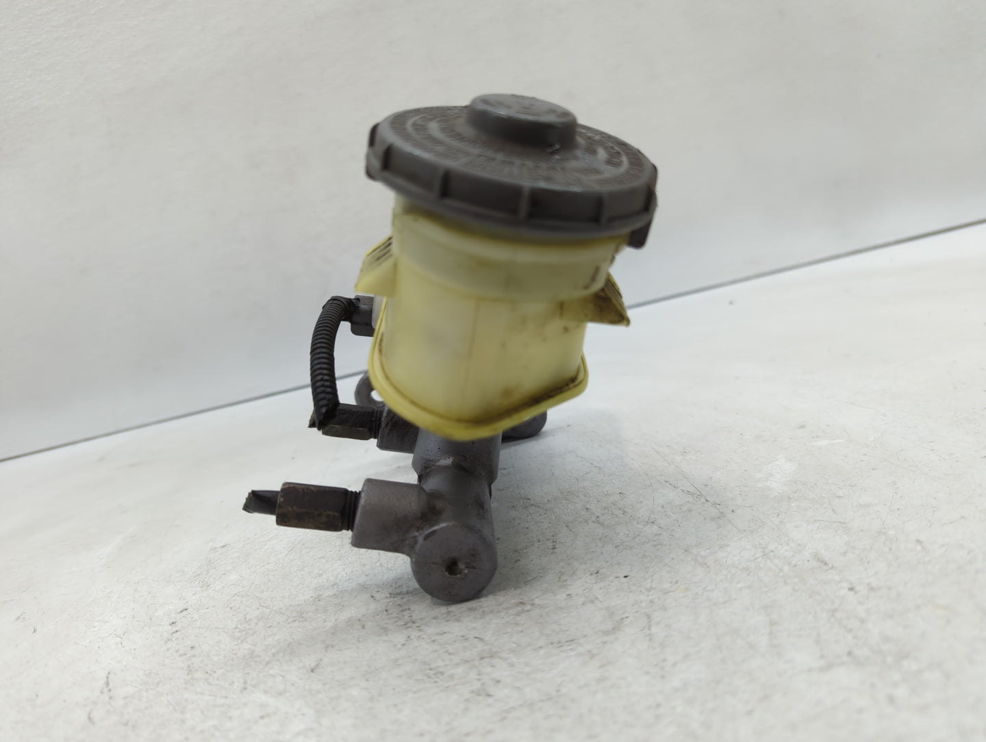 2003-2004 Honda Accord Brake Master Cylinder - Oemusedautoparts1.com