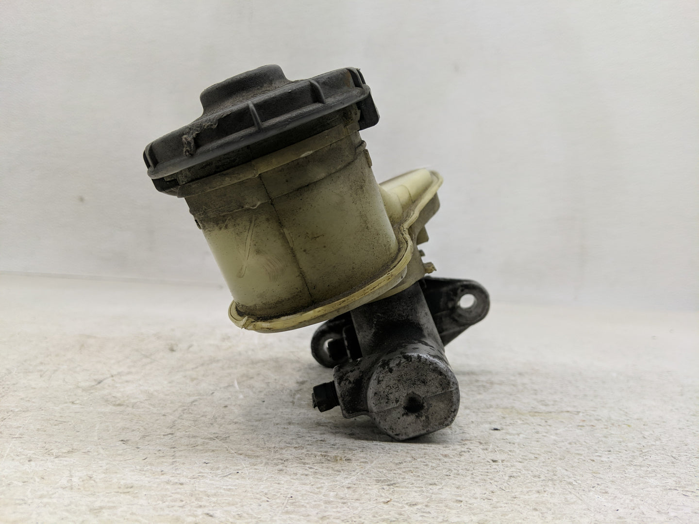 2001-2005 Honda Civic Brake Master Cylinder - Oemusedautoparts1.com