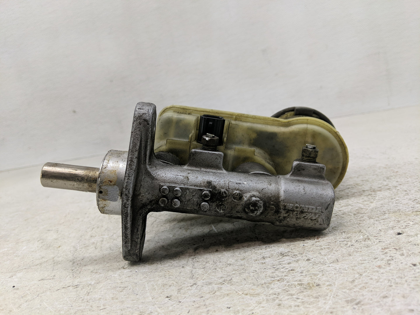 2001-2005 Honda Civic Brake Master Cylinder - Oemusedautoparts1.com