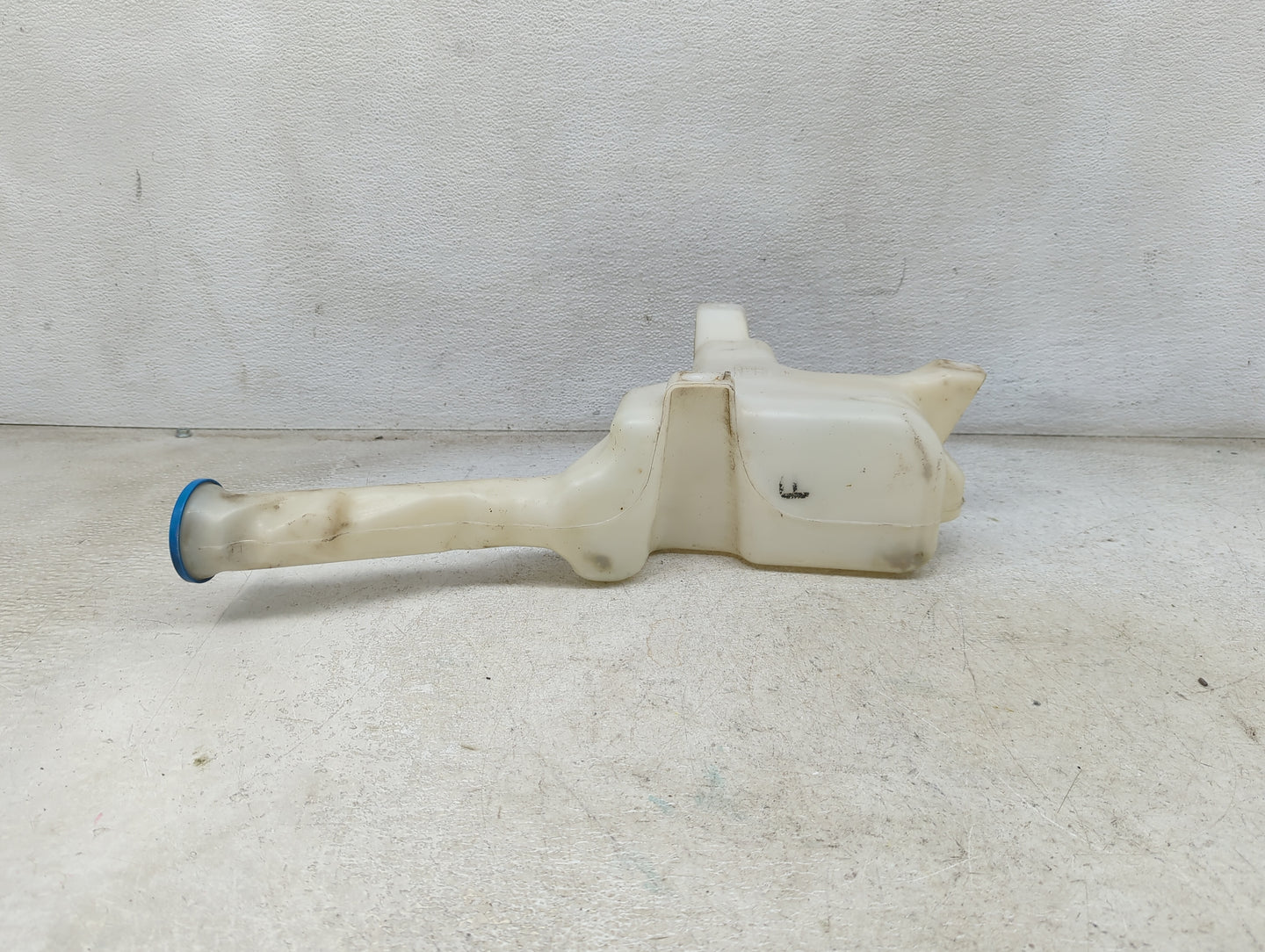 2001-2005 Honda Civic Windshield Washer Fluid Reservoir Bottle Oem 1474047 - Oemusedautoparts1.com