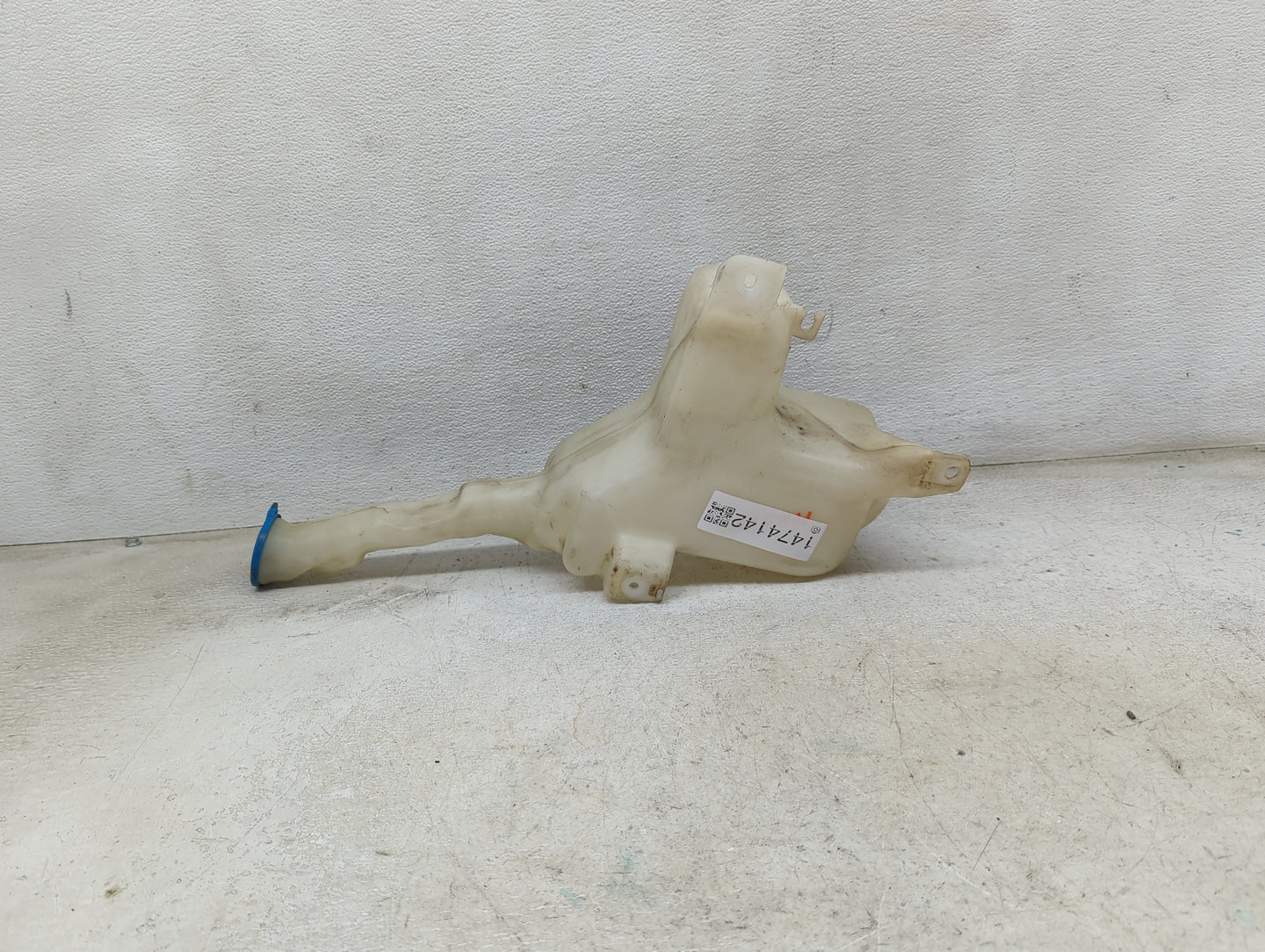 2004-2005 Honda Civic Windshield Washer Fluid Reservoir Bottle Oem 1474142 - Oemusedautoparts1.com