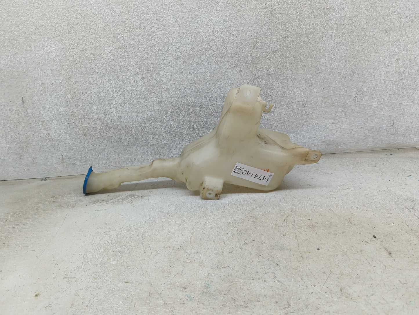 2004-2005 Honda Civic Windshield Washer Fluid Reservoir Bottle Oem 1474142 - Oemusedautoparts1.com