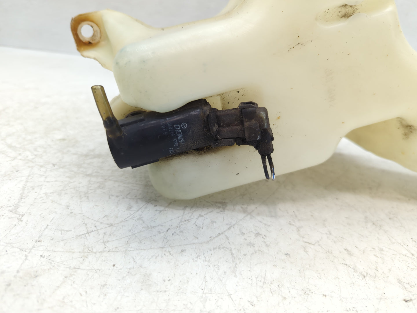 2004-2005 Honda Civic Windshield Washer Fluid Reservoir Bottle Oem - Oemusedautoparts1.com