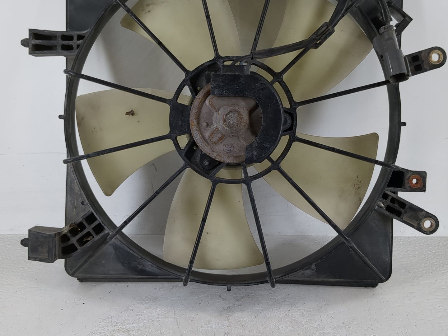 2001-2005 Honda Civic Electric Radiator Cooling Fan Motor Assembly - Oemusedautoparts1.com
