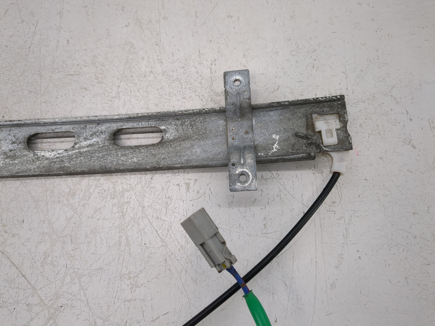 2003-2005 Honda Civic Used Driver Left Front Window Regulator - Oemusedautoparts1.com