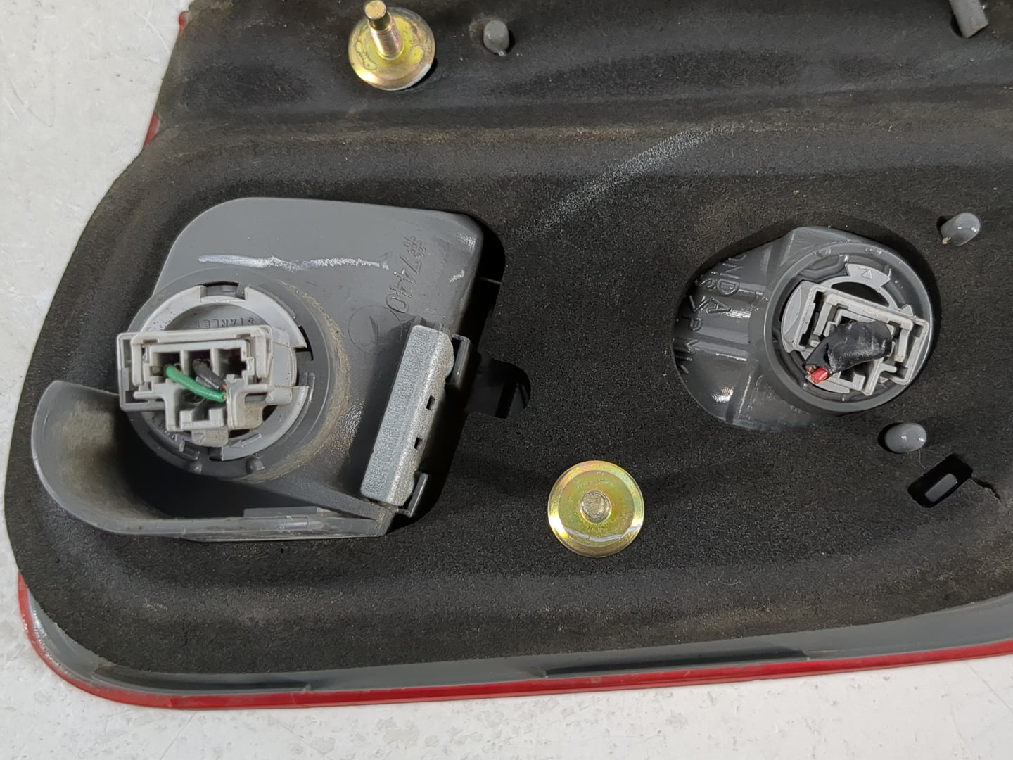 2003-2005 Honda Civic Driver Left Side Deck Lid Mounted Tail Light 993587 - Oemusedautoparts1.com