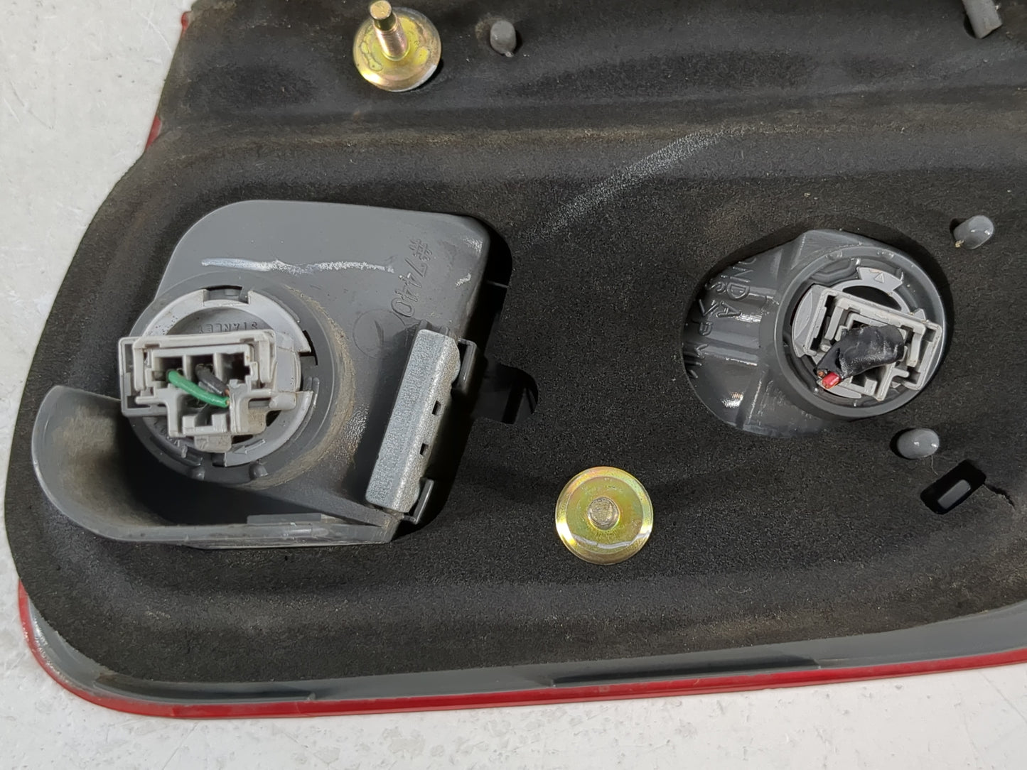 2003-2005 Honda Civic Driver Left Side Deck Lid Mounted Tail Light 993587 - Oemusedautoparts1.com