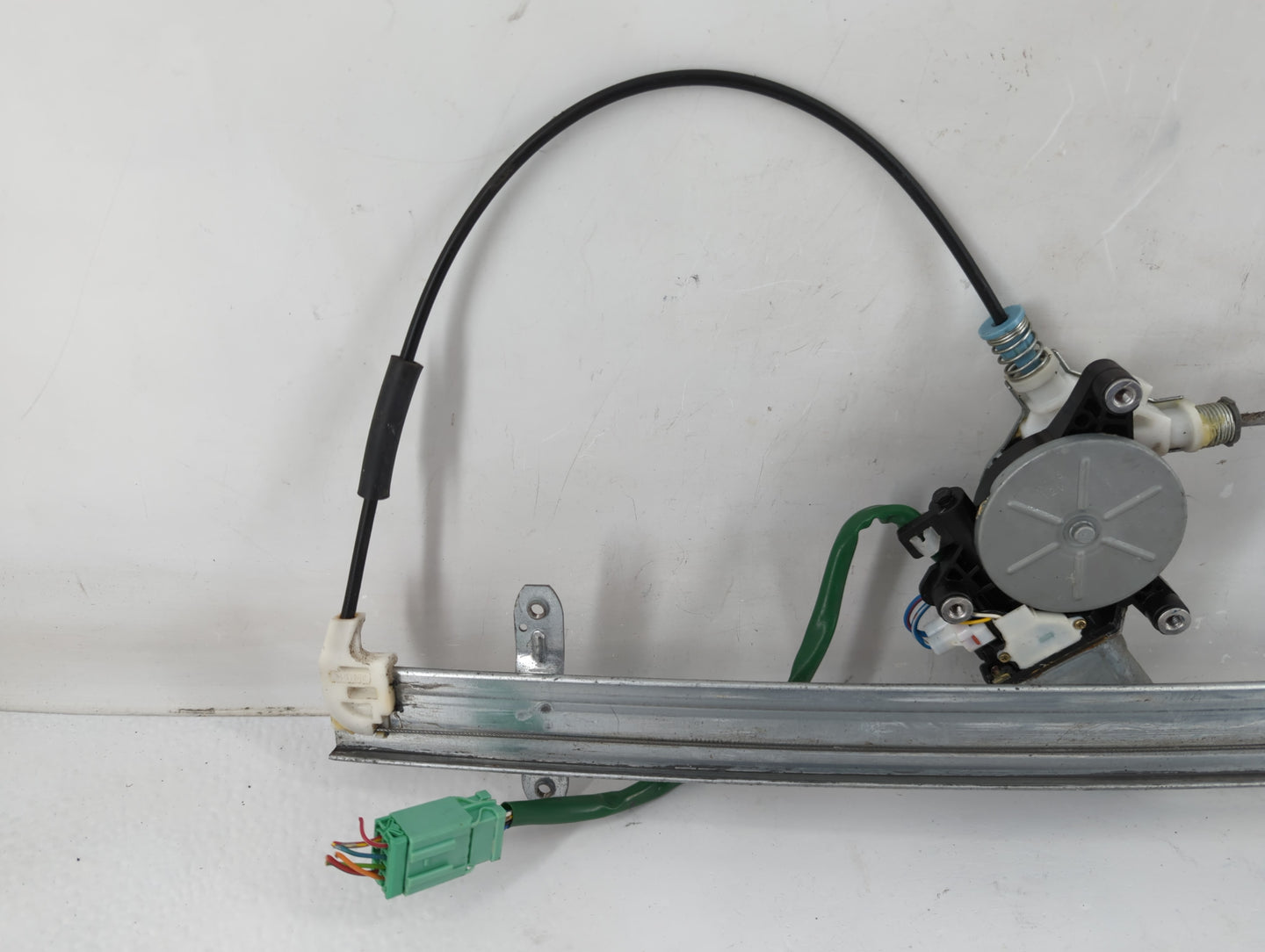 2002-2006 Honda Cr-v Driver Left Front Window Regulator - Oemusedautoparts1.com