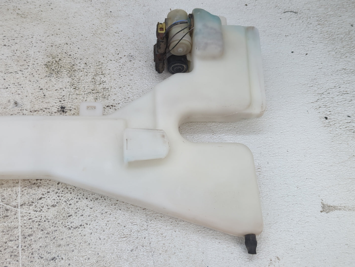 2002-2006 Honda Cr-v Windshield Washer Fluid Reservoir Bottle Oem - Oemusedautoparts1.com