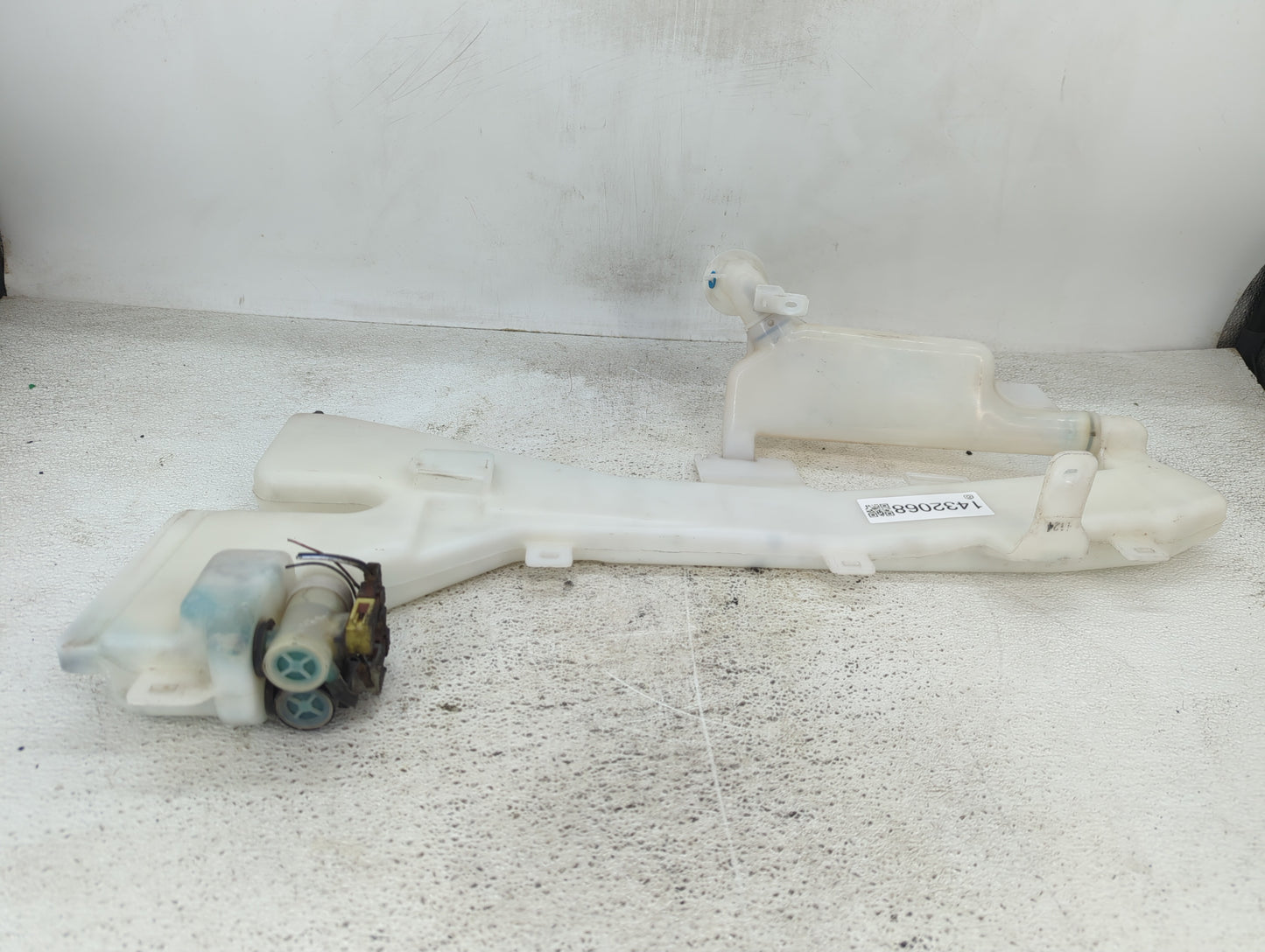 2002-2006 Honda Cr-v Windshield Washer Fluid Reservoir Bottle Oem - Oemusedautoparts1.com