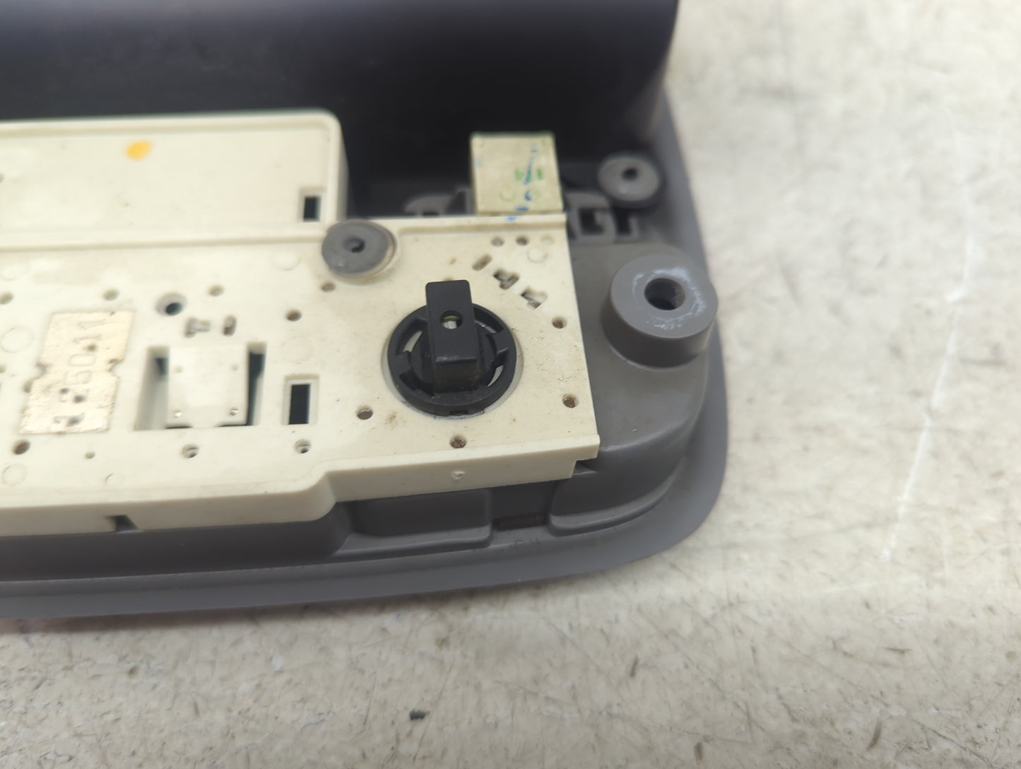 2004 Honda Cr-v Overhead Roof Console Gray - Oemusedautoparts1.com