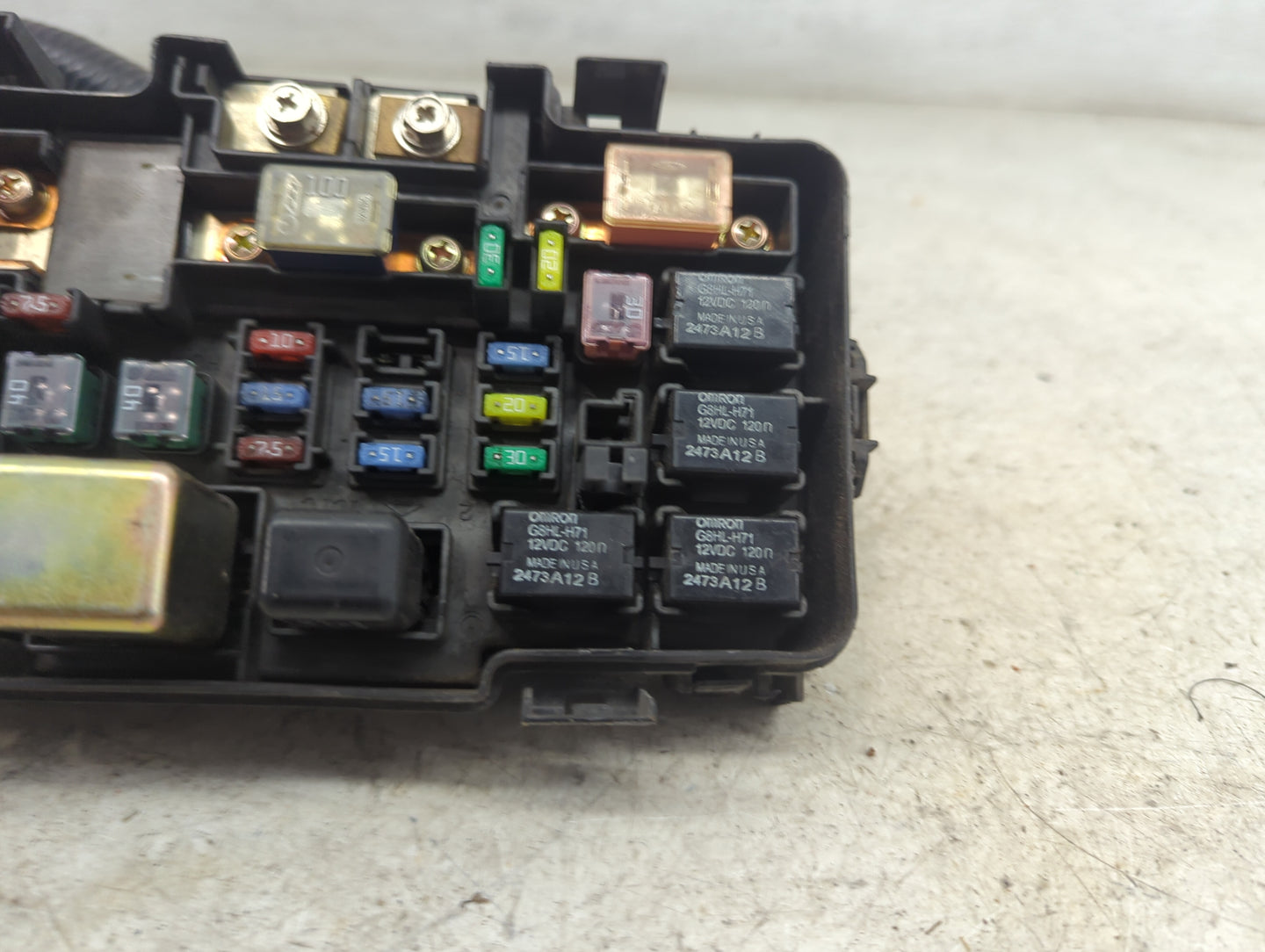 2004 Honda Element Fusebox Fuse Box Panel Relay Module P/N:G8HL-H71 G4R-H22 Fits OEM Used Auto Parts - Oemusedautoparts1.com
