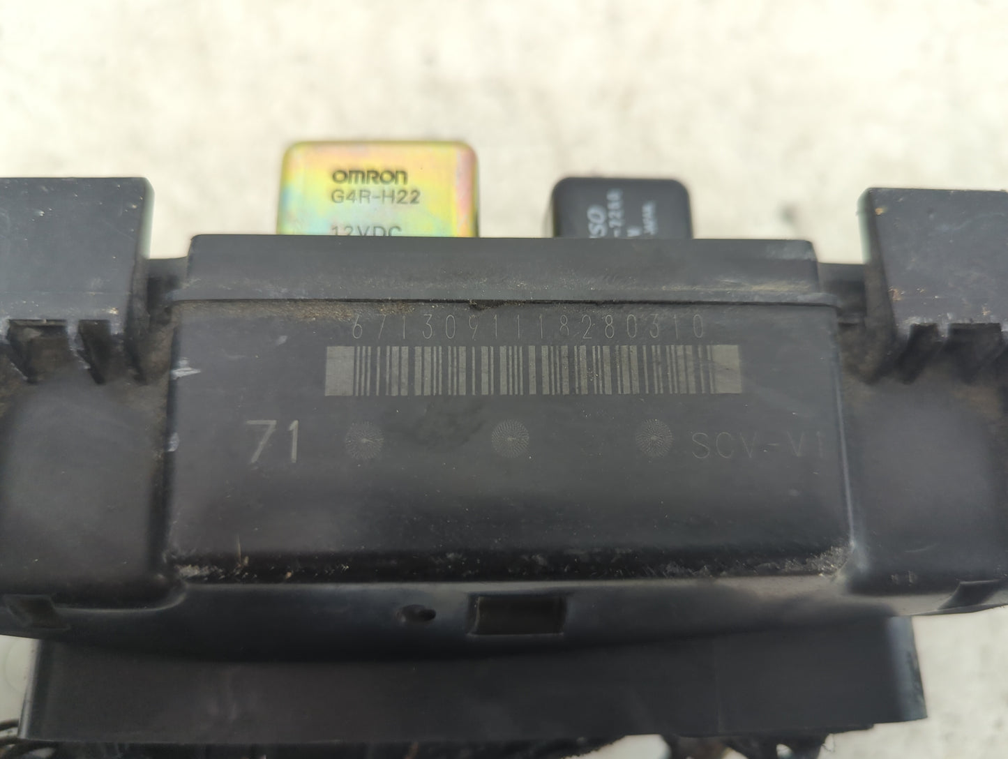 2004 Honda Element Fusebox Fuse Box Panel Relay Module P/N:G8HL-H71 G4R-H22 Fits OEM Used Auto Parts - Oemusedautoparts1.com