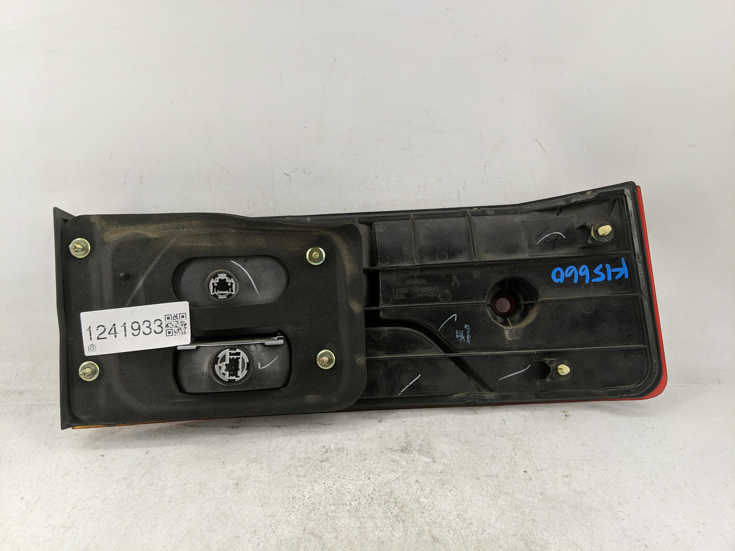 2002-2004 Honda Odyssey Passenger Right Side Deck Lid Mounted Tail Light - Oemusedautoparts1.com