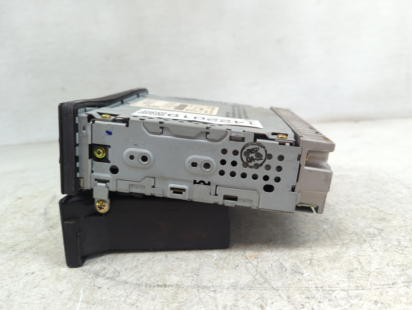 2003-2004 Honda Odyssey Radio AM FM Cd Player Receiver Replacement P/N:39100-S0X-A300 Fits Fits 2003 2004 OEM Used Auto Part