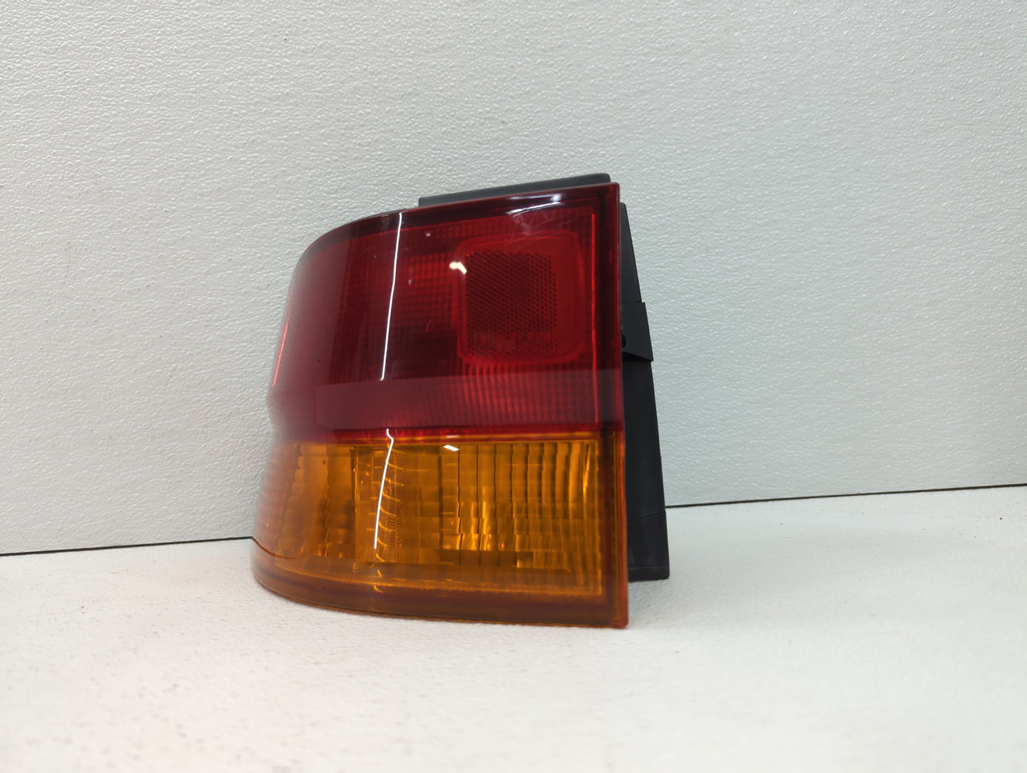 2002-2004 Honda Odyssey Tail Light Assembly Driver Left OEM P/N:R2165L 317-1961L-AS-YR Fits Fits 2002 2003 2004 OEM Used Aut