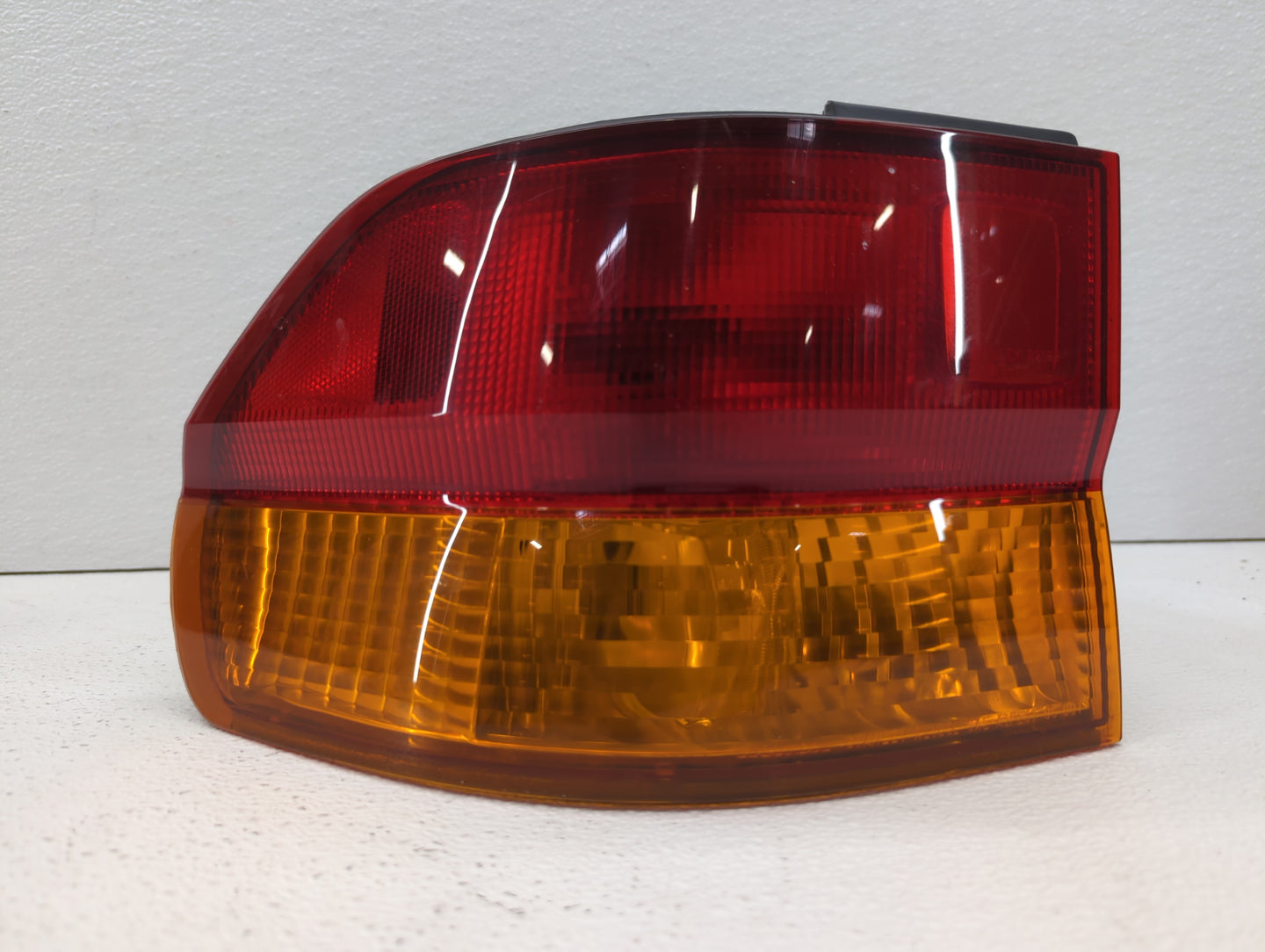 2002-2004 Honda Odyssey Tail Light Assembly Driver Left OEM P/N:R2165L 317-1961L-AS-YR Fits Fits 2002 2003 2004 OEM Used Aut